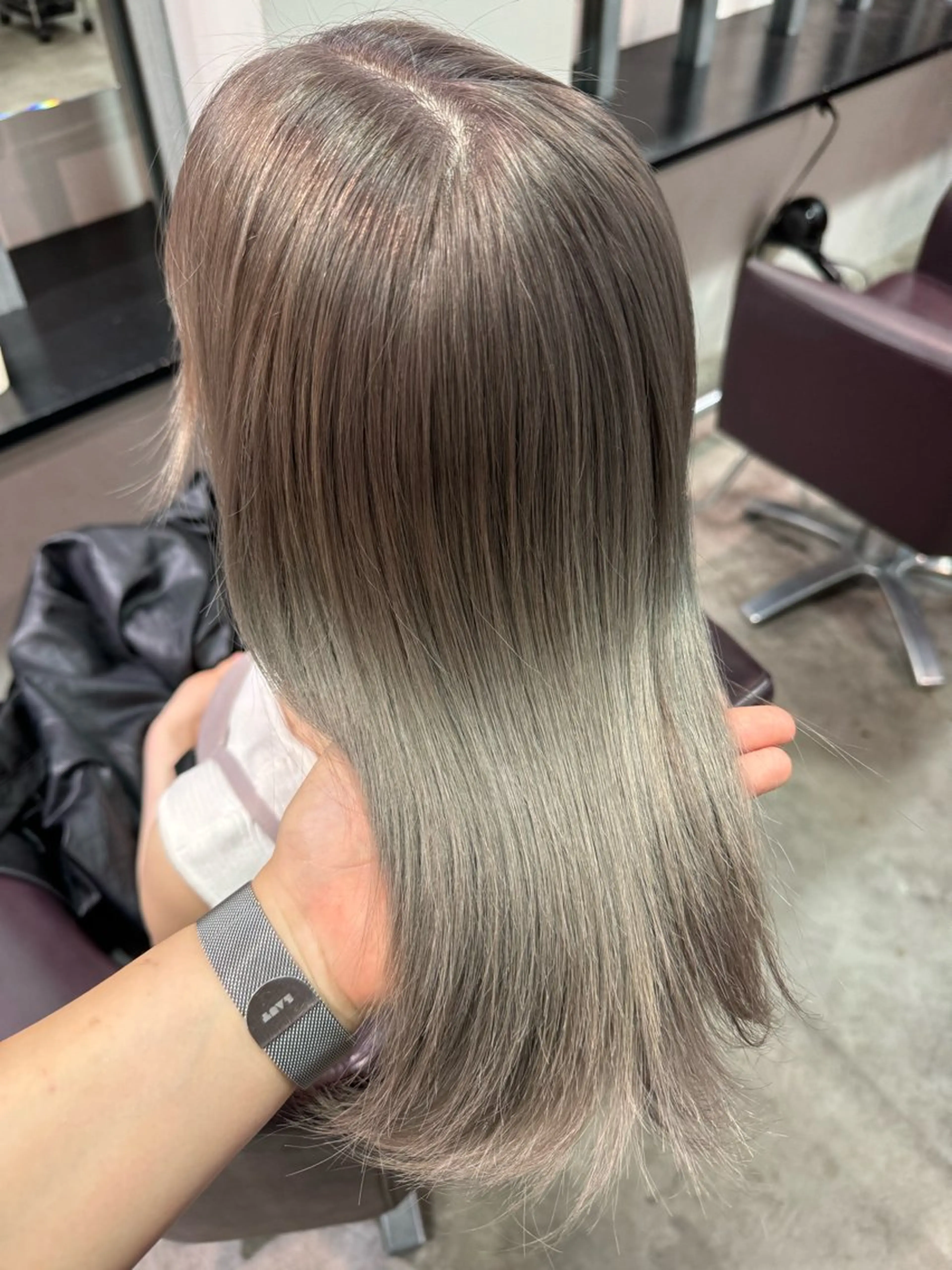 セミロング カラー ブリーチ グレージュ ベージュ透明感カラー 🫧AYUMI🫧のヘアスタイル