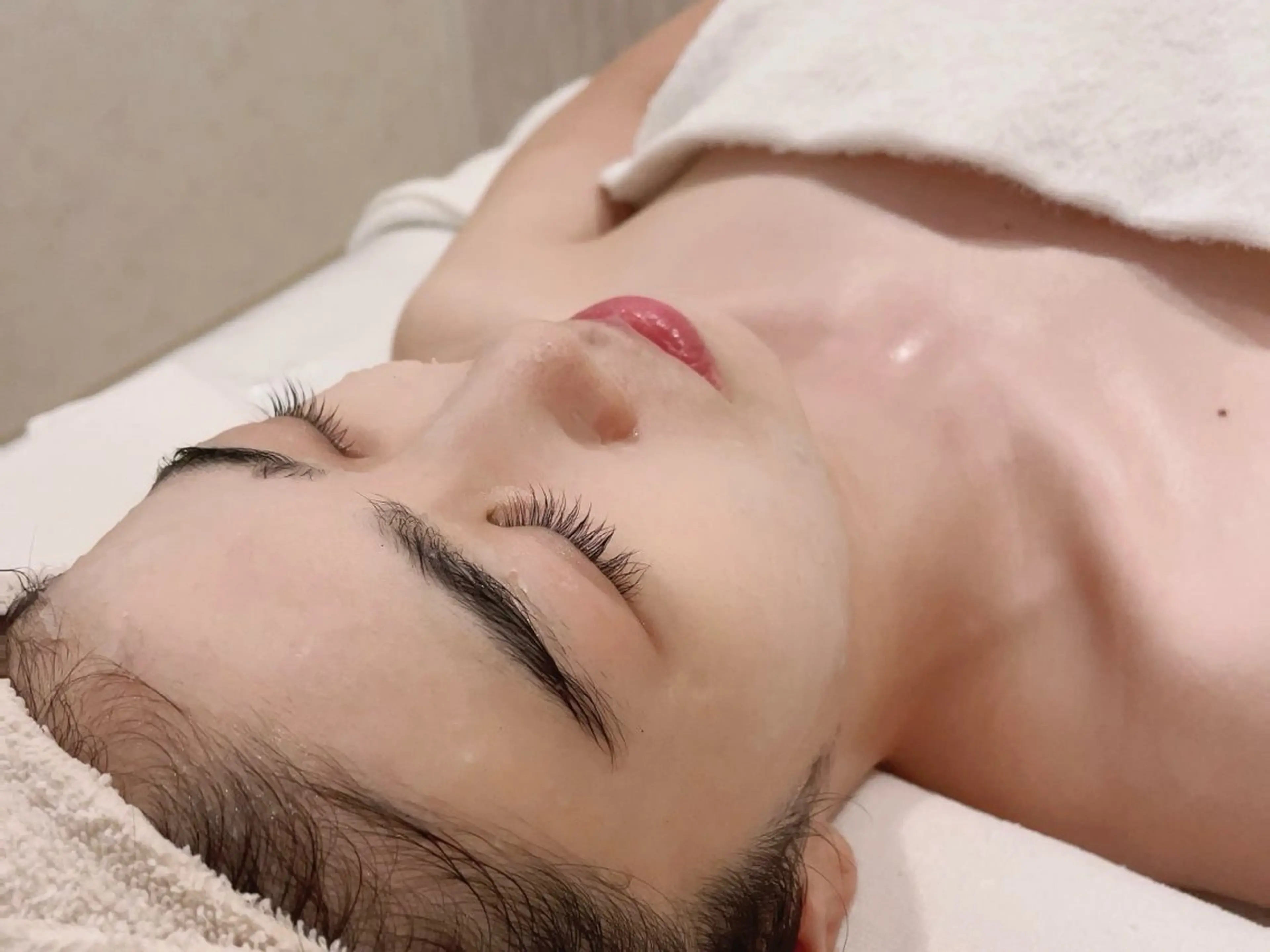 【光フォト&超音波毛穴洗浄トリートメント】お肌悩みに合わせたフォトでお手入れの写真