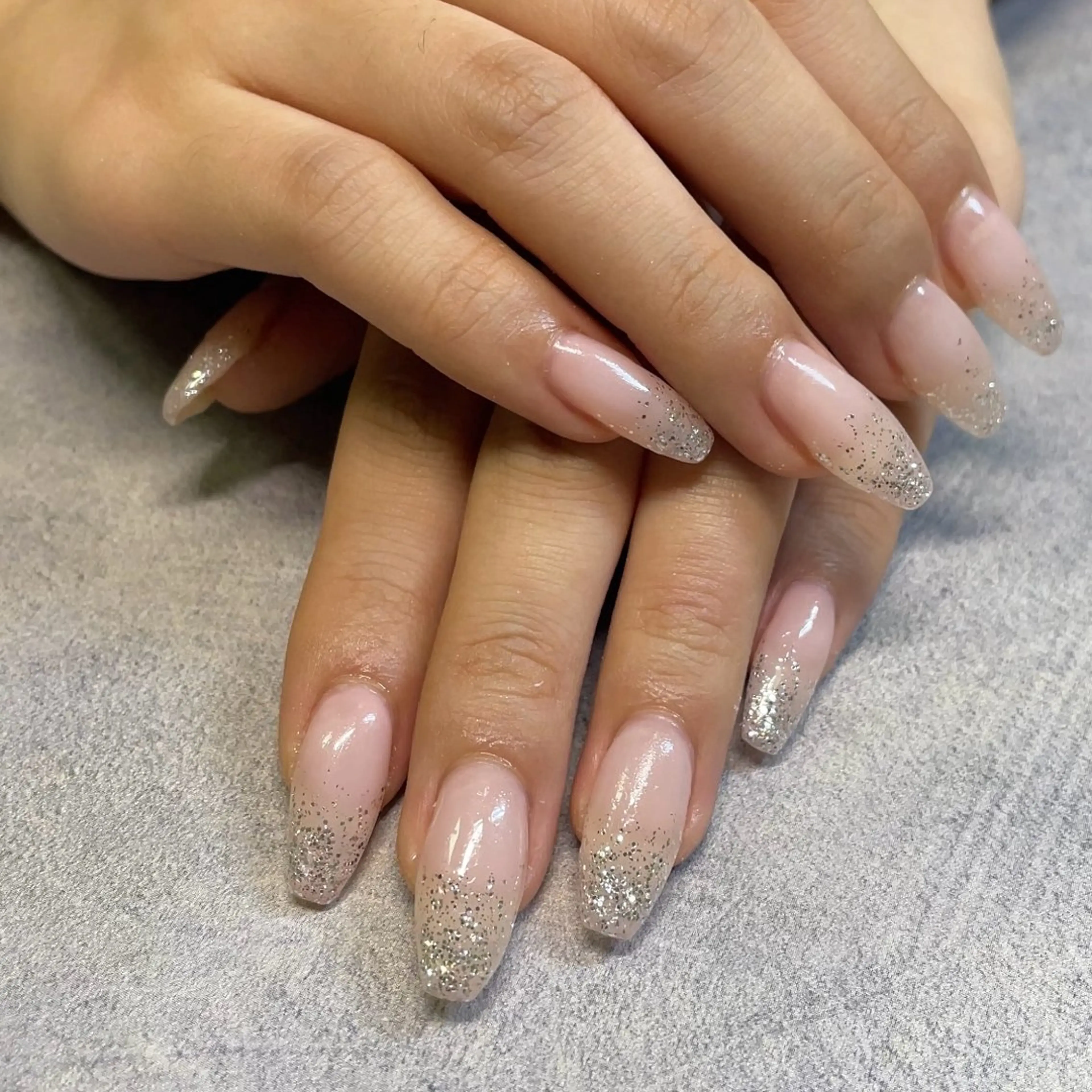 (オフなし)HAND.ラメグラデーション✨ シンプルで上品なオフィスネイルにもおすすめです💅の写真