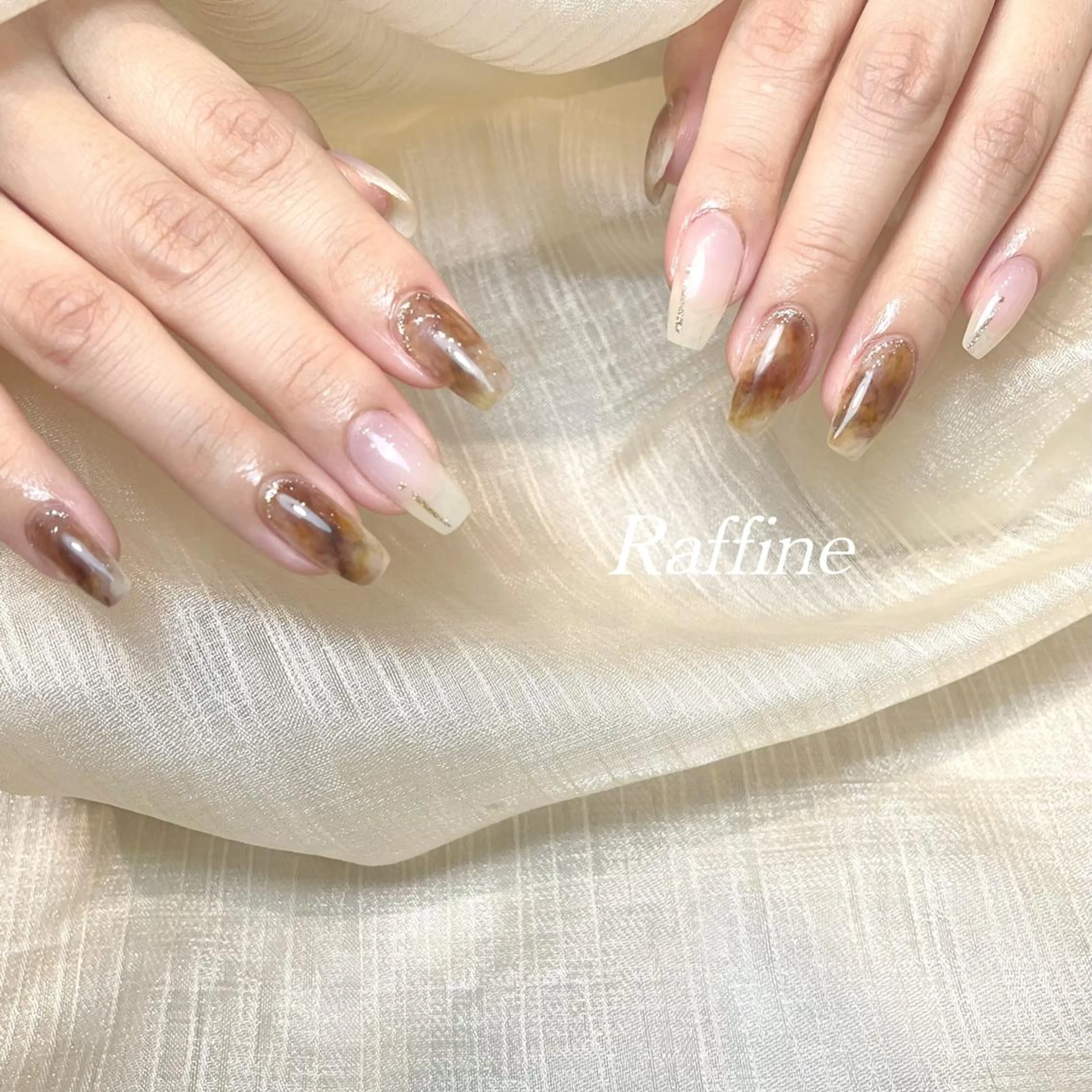 ネイル ハンドネイル RAFFINE 月🦋🩵のネイルデザイン