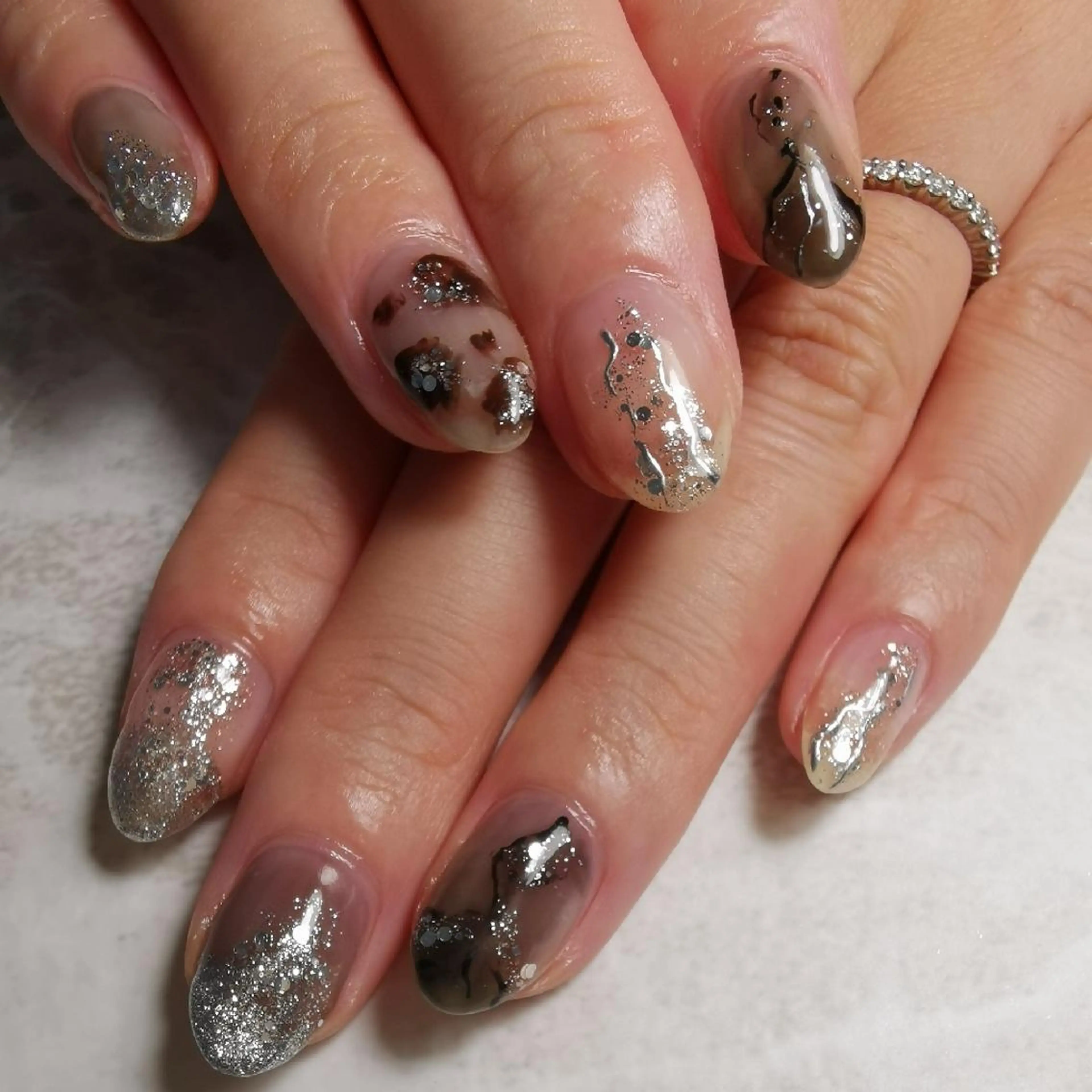 ネイル アニマル柄 ニュアンスネイル ハンドネイル reve あやののネイルデザイン