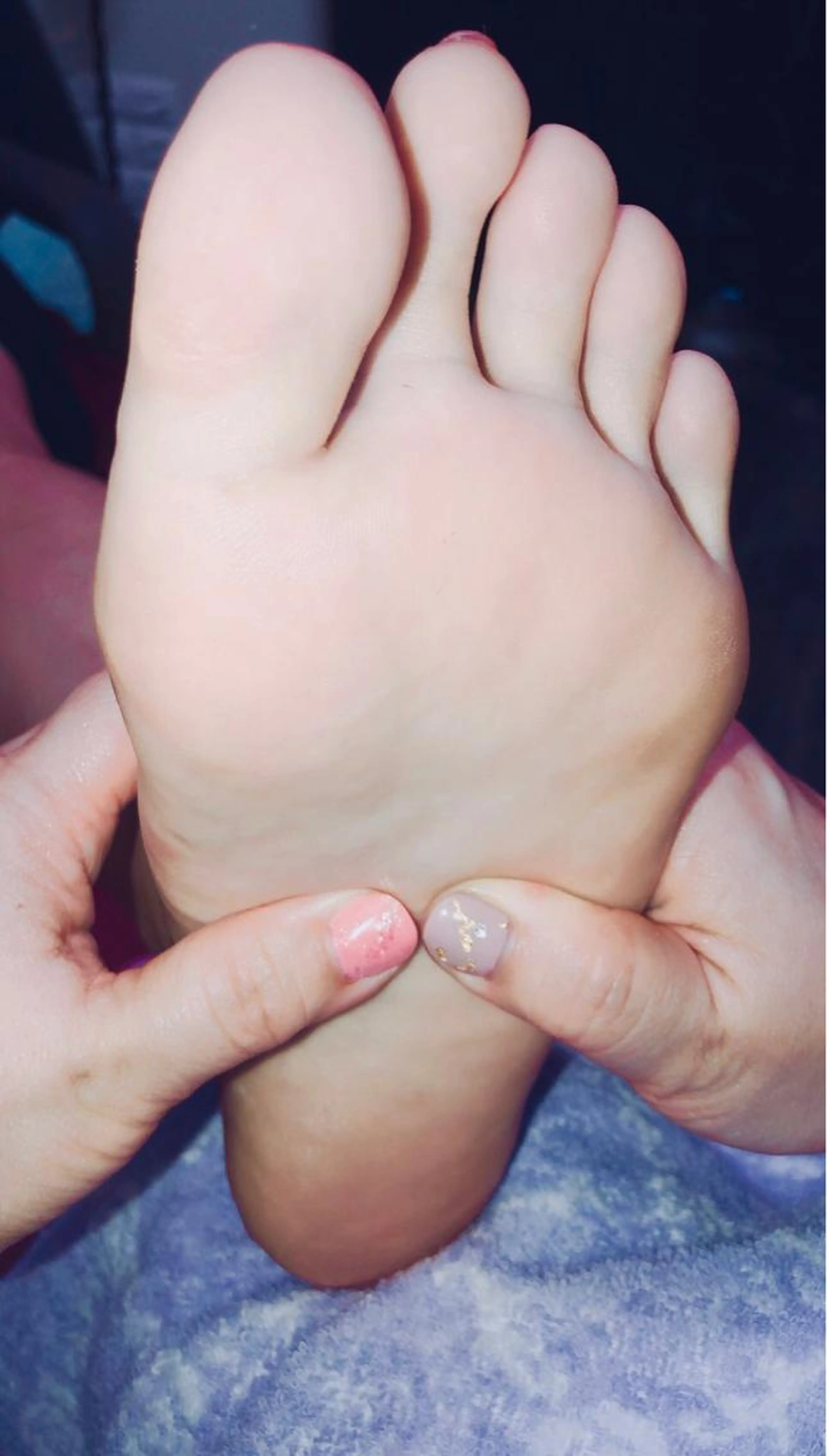 【ちょっとした贅沢な時間を…】フットケア👠リフレクソロジー👣‼️イタ気持ち良い刺激‼️がクセになる事があります😊の写真
