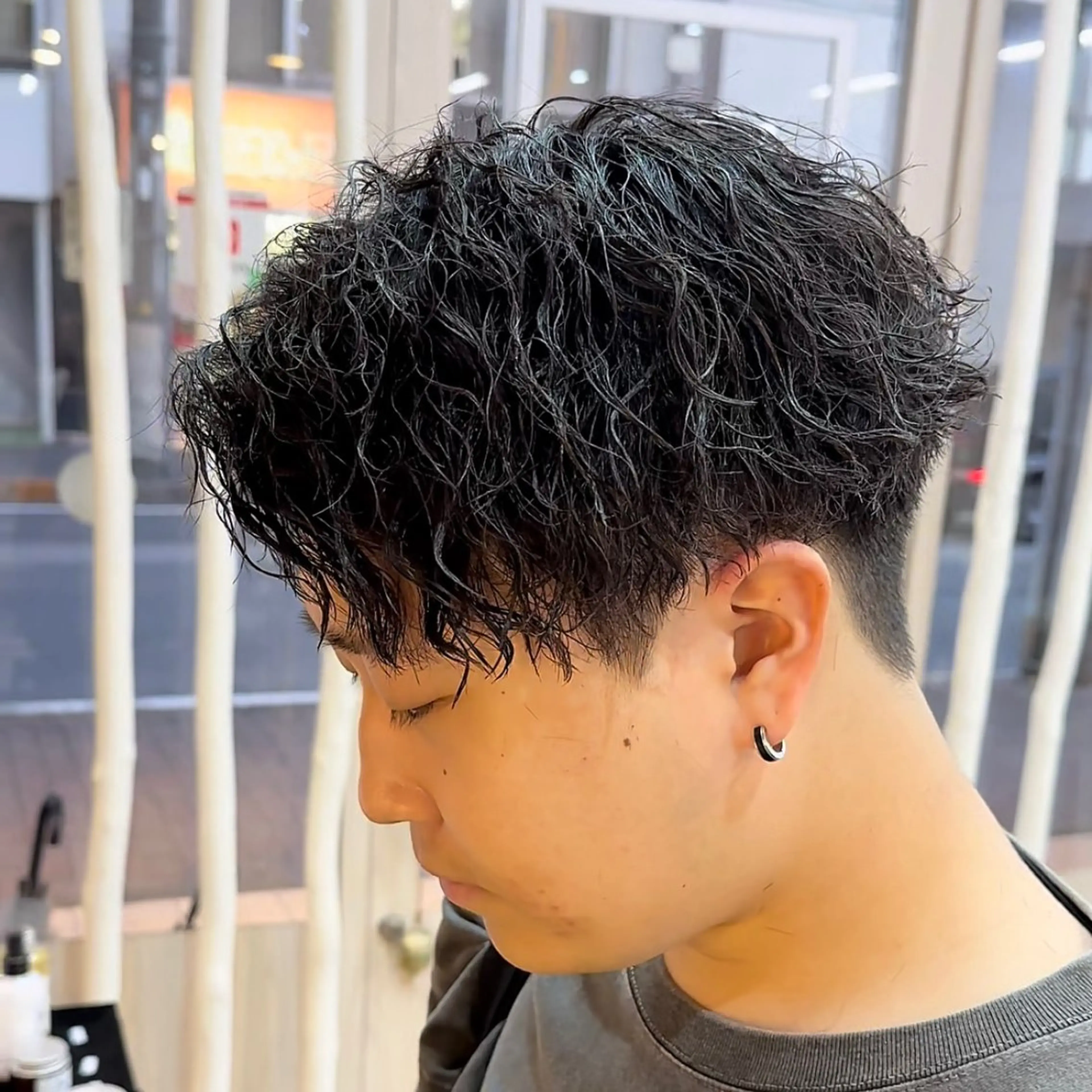 ショート パーマ メンズ センターパート 楽で簡単に決まる メンズヘア💥曽我尾のヘアスタイル