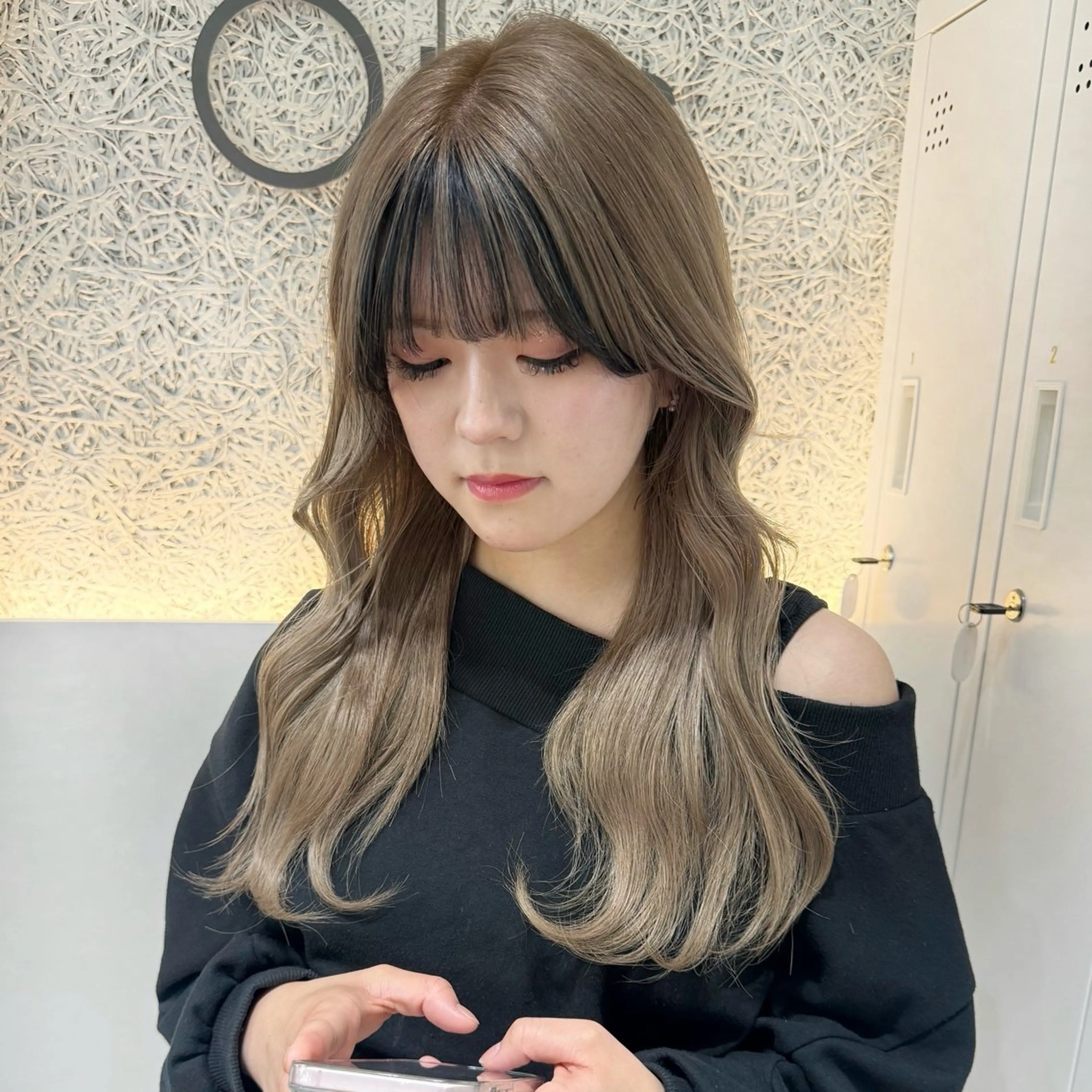 ロング カラー 黒髪 ブリーチ グレージュ インナーカラー ミルクティーグレージュ ヘアカラー トリートメント 🌱ブリーチ・透明感 カラー/mapi🦭のヘアスタイル