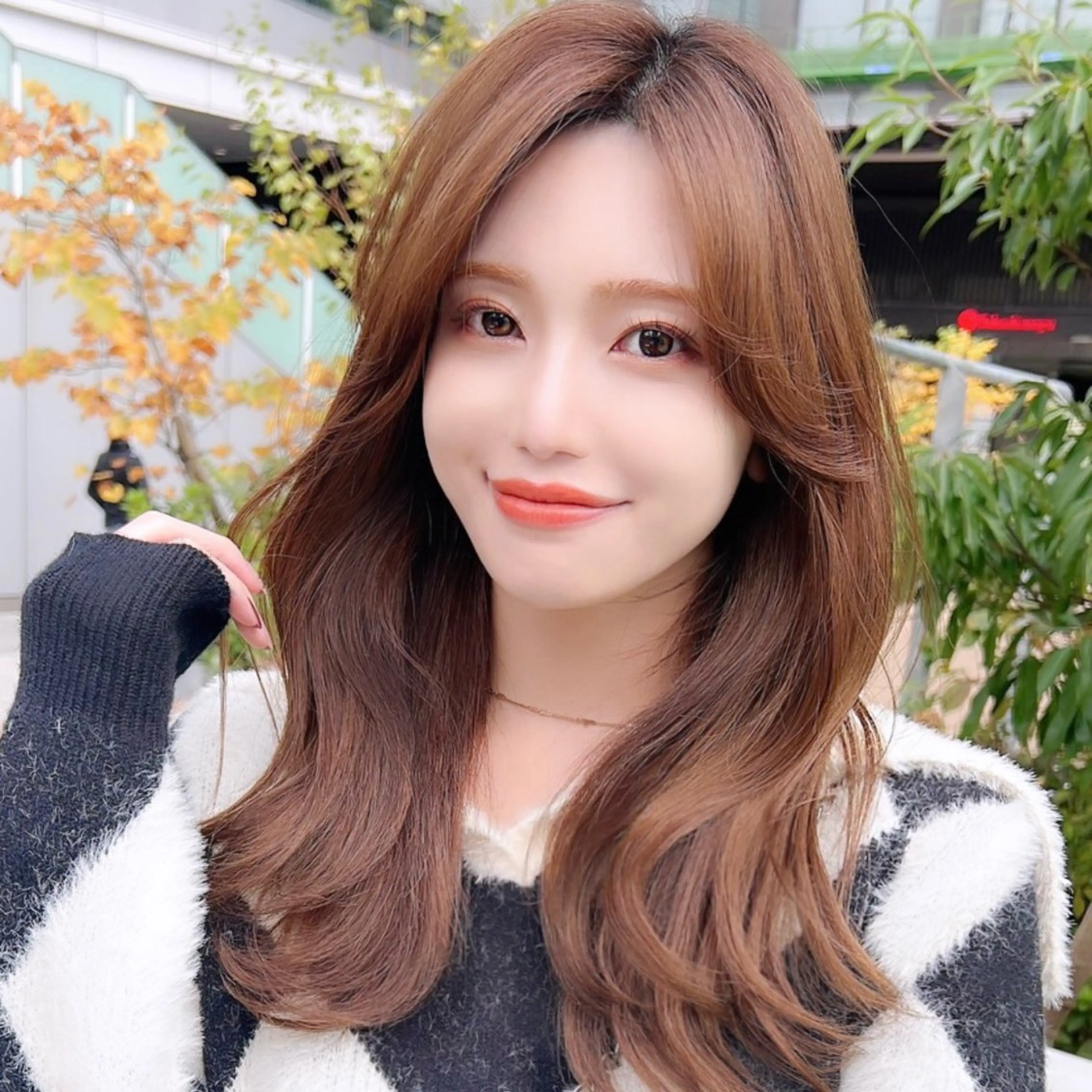 ミディアム カラー パーマ 小顔カット カット ヘアカラー トリートメント モテ髪×トレンド💕 小顔レイヤー 金井のヘアスタイル