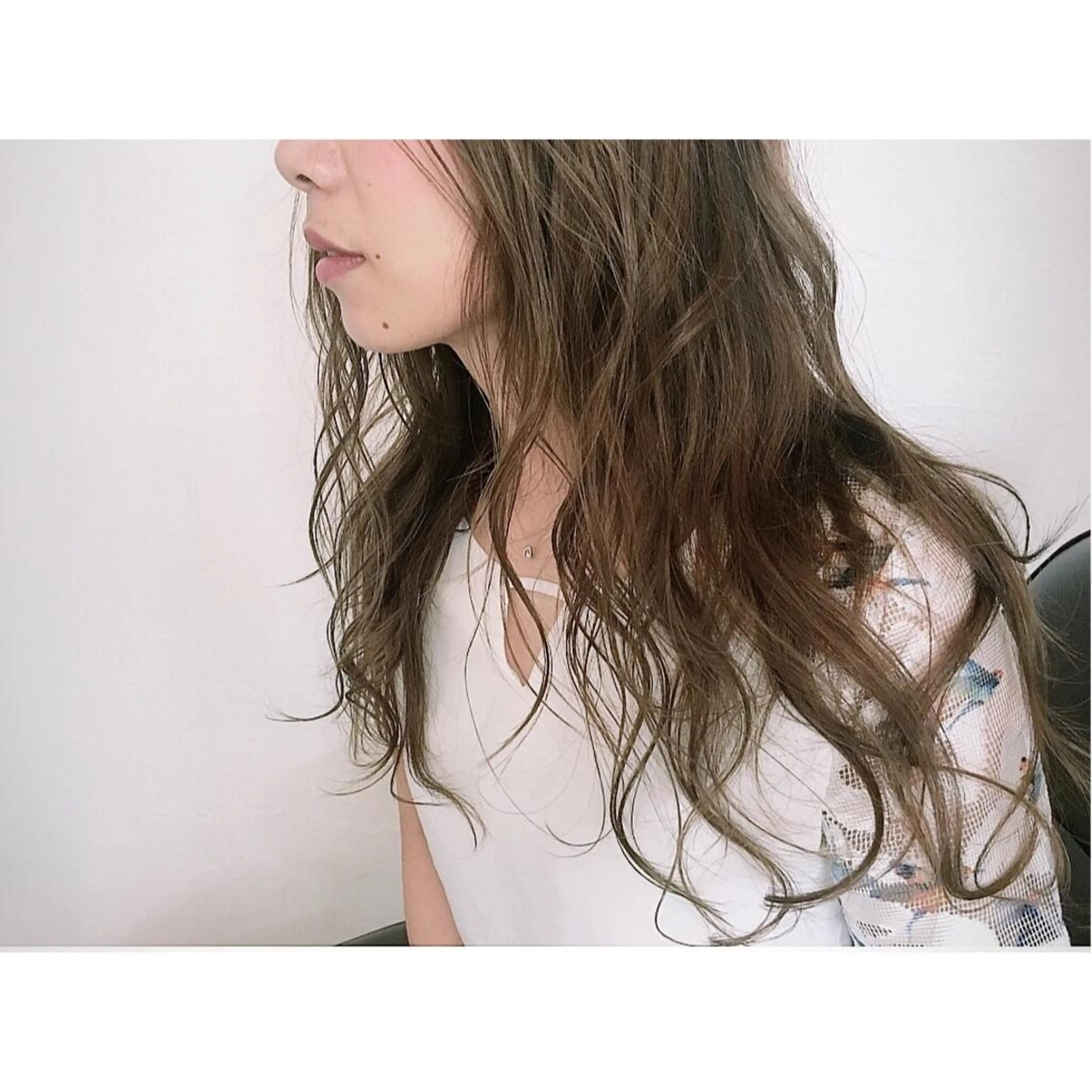 ロング カラー アッシュ バレイヤージュ ベージュカラー レイヤーカット カット ヘアカラー fio マナミのヘアスタイル