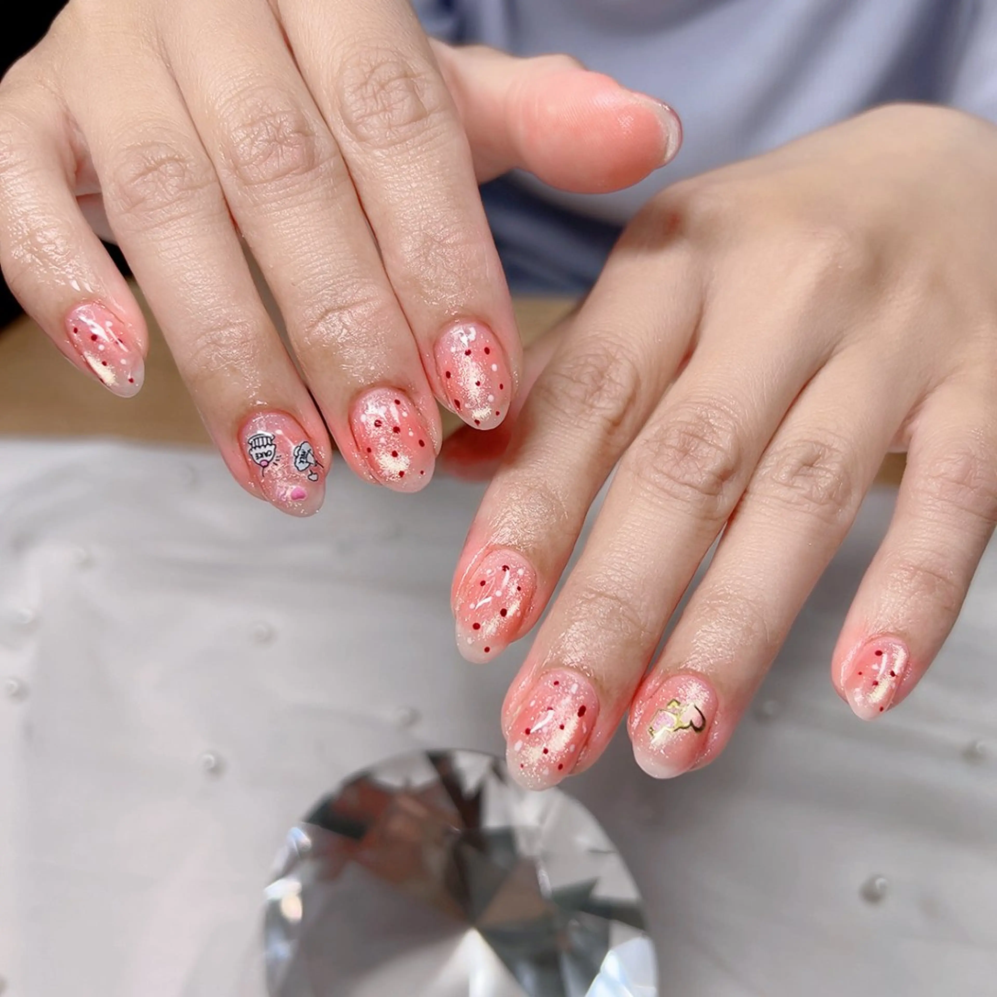 ネイル チークネイル フレンチネイル ラメ(グリッター) ラメグラデーション マグネットネイル ハンドネイル Cute Tips nailのネイルデザイン