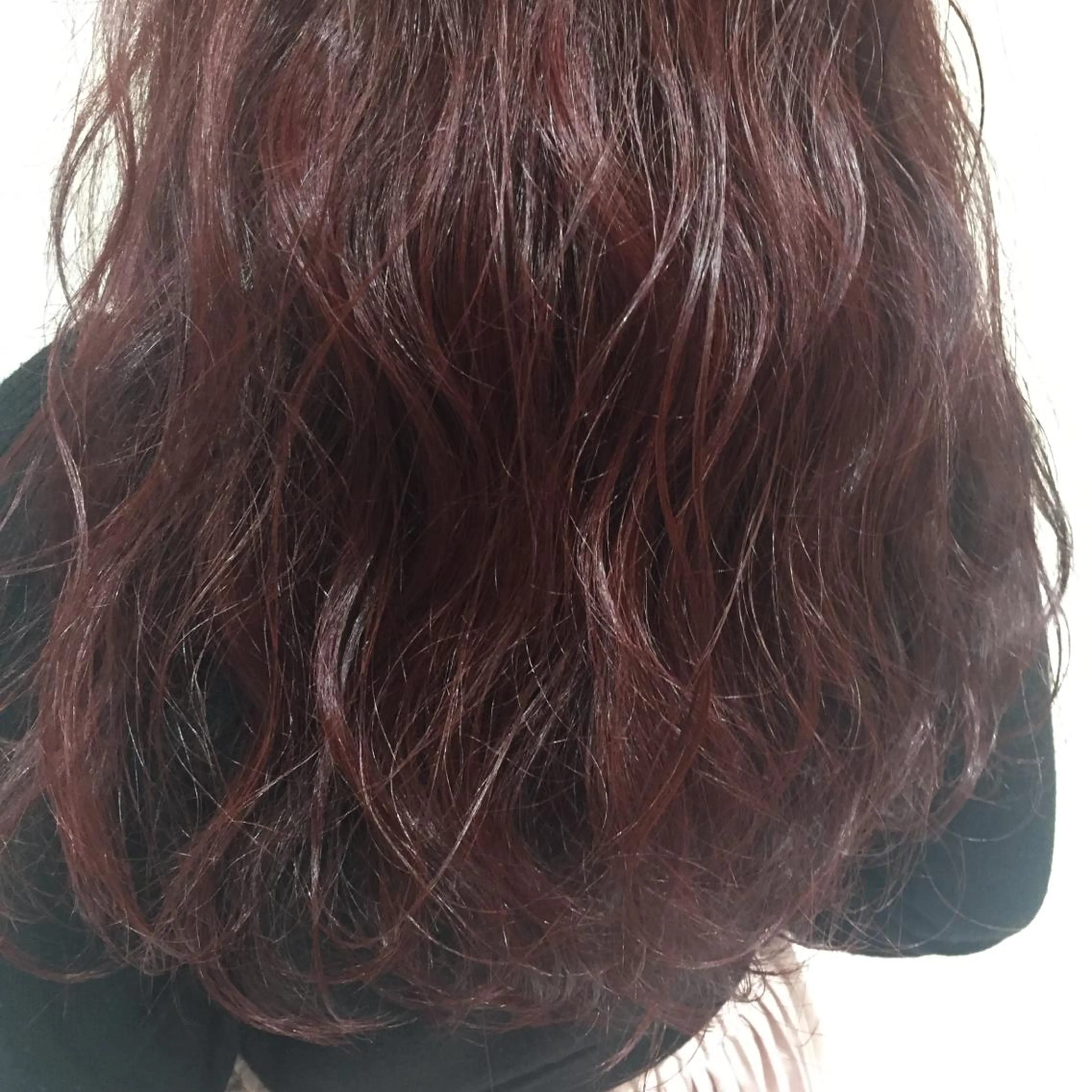 カラー 赤阪 優奈のヘアスタイル