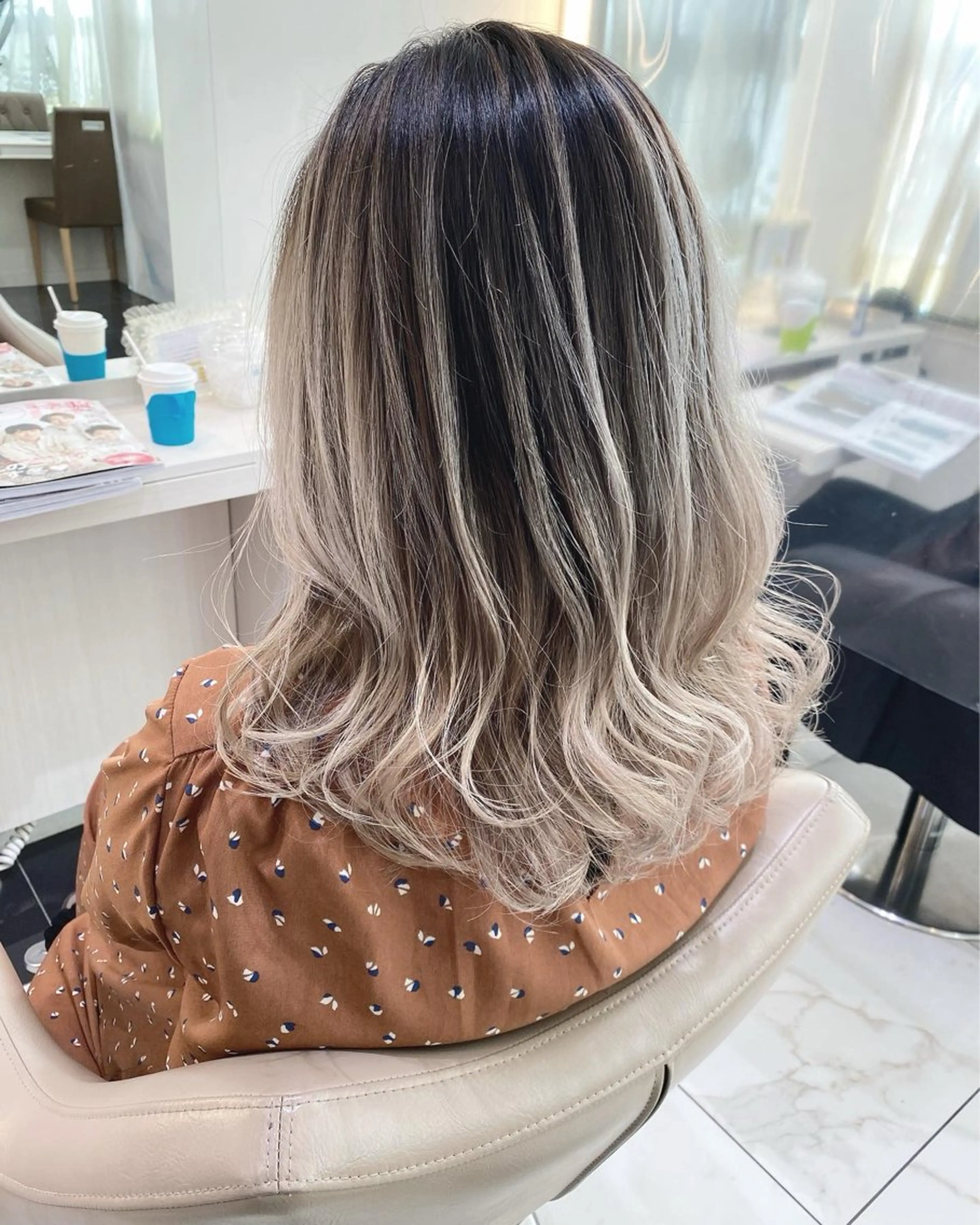 セミロング カラー バレイヤージュ ベージュカラー グレージュ ハイライトカラー ミルクティーベージュ ヘアカラー トリートメント 大宮/バレイヤージュ /澤田隆誠のヘアスタイル