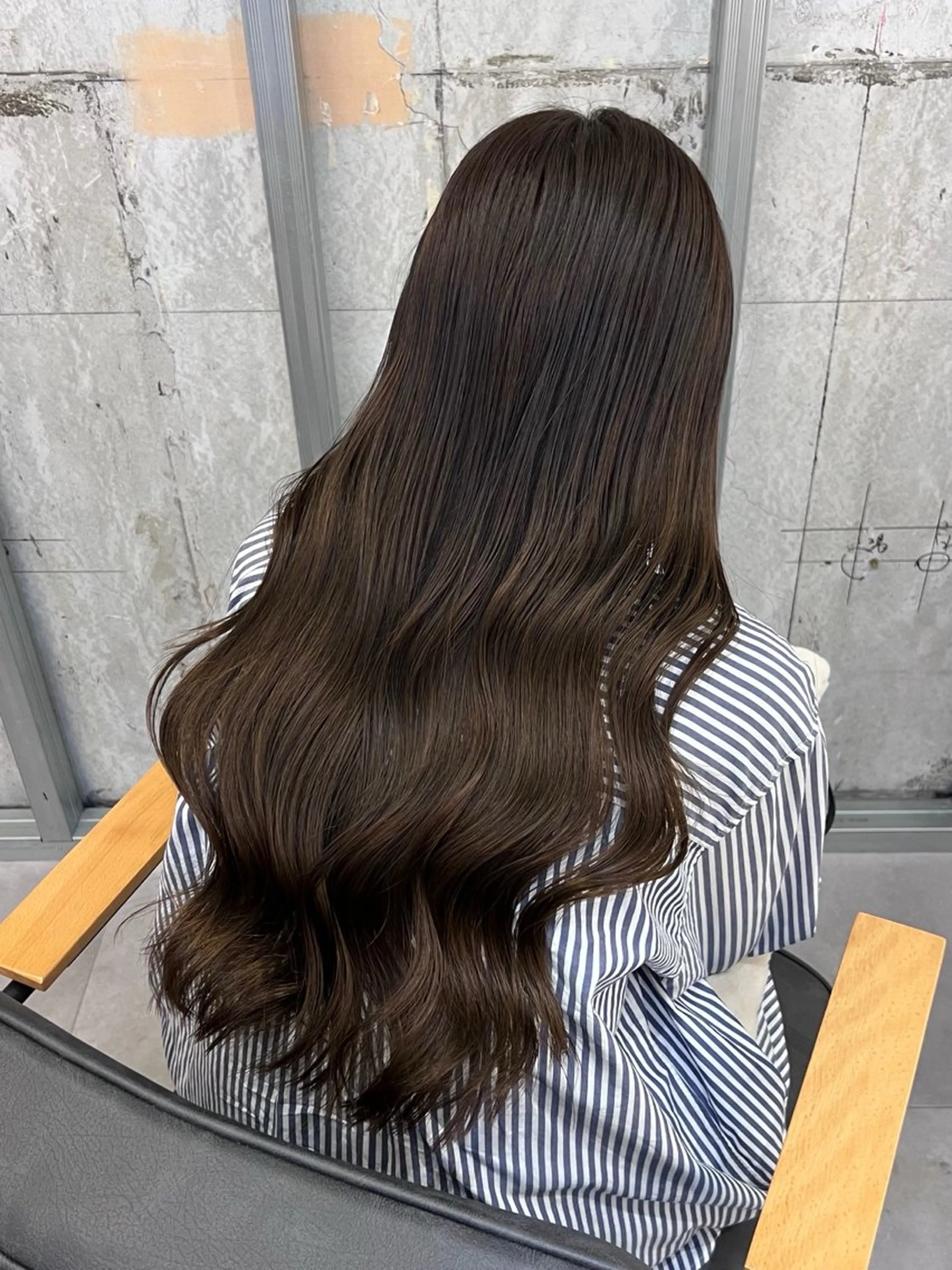 セミロング カラー パーマ アッシュ アッシュグレー アッシュグレージュ ベージュカラー 黒髪 ブリーチなし/ ベージュ/akiraのヘアスタイル