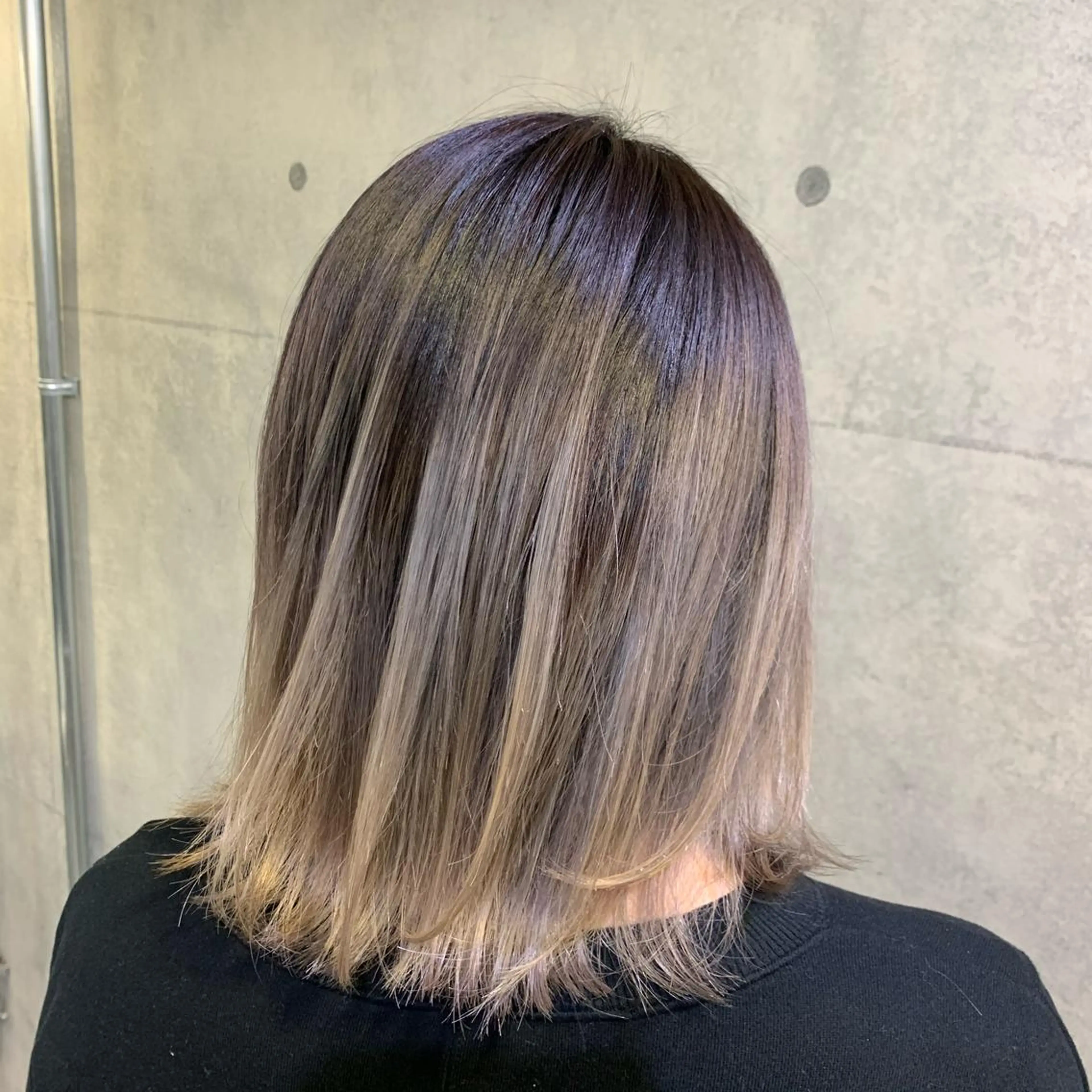 ミディアム カラー 及川シゲル 髪質改善講師のヘアスタイル