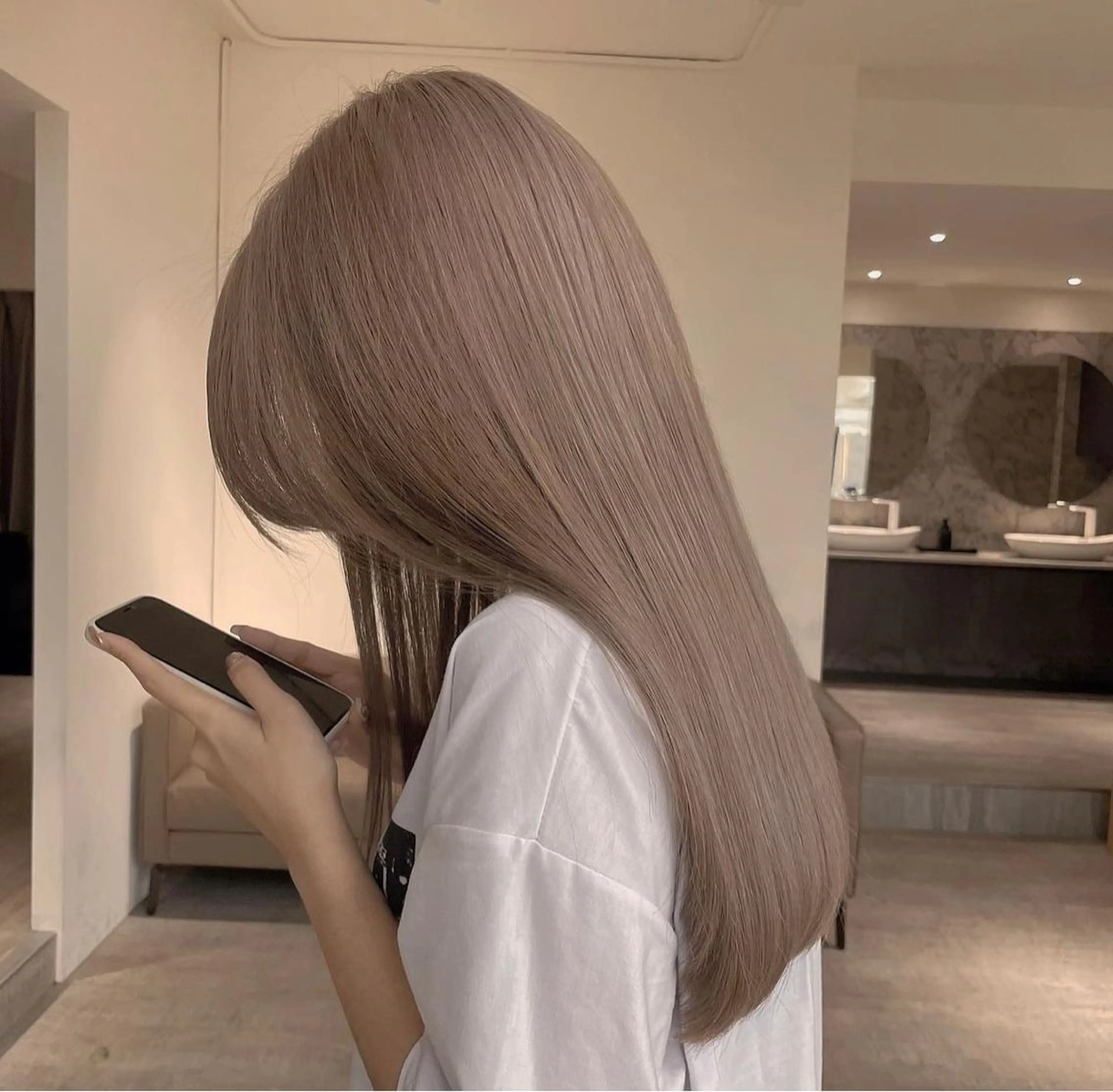 ロング THESALONS所属・🤍ブリーチカラー /寄田龍樹🤍のヘアスタイル