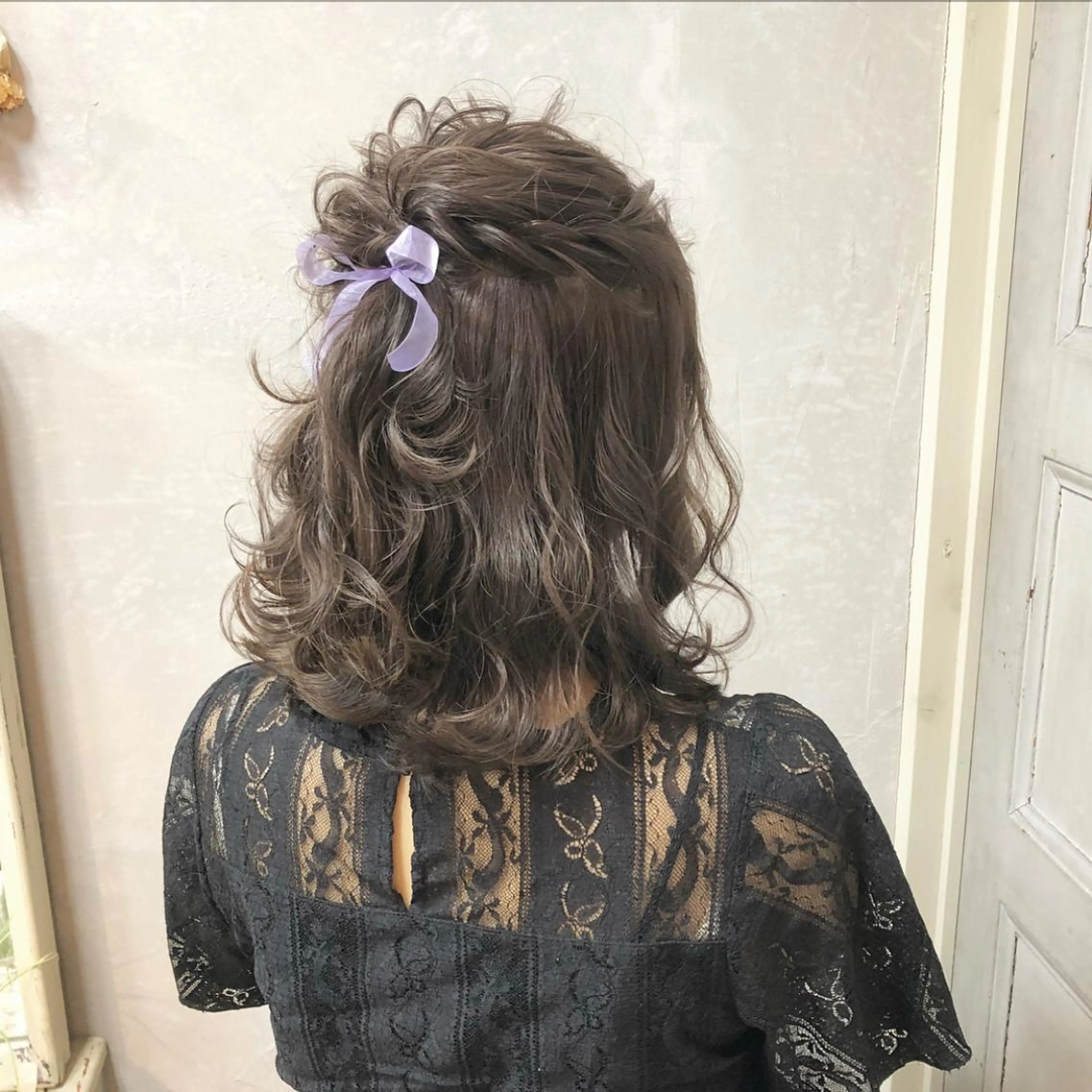 ミディアム カラー ヘアアレンジ ハーフアップ ラベンダーカラー ラベンダーグレー autre所属・大久保 ひでなりのヘアスタイル