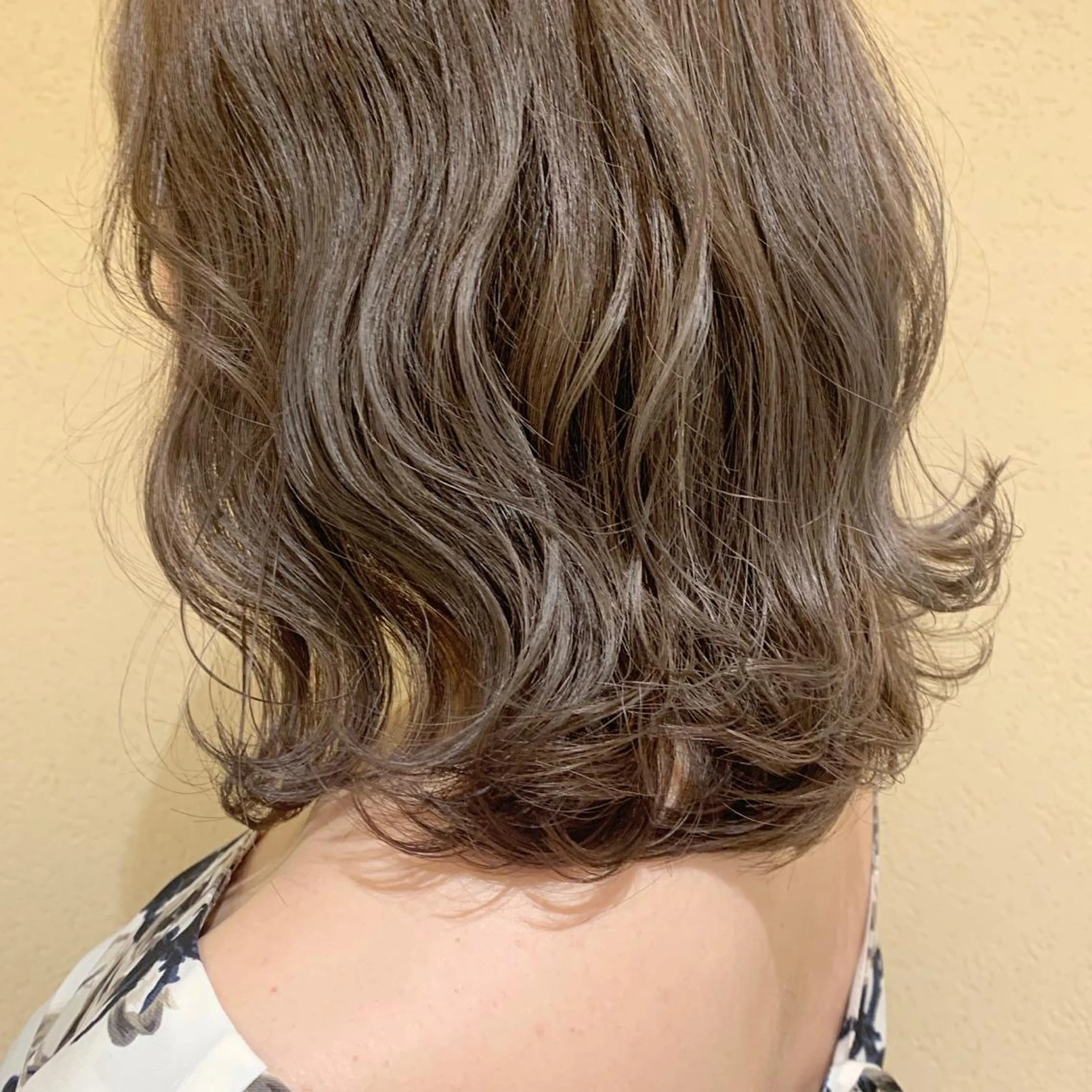 セミロング カラー ブリーチ グレージュ GO TODAY SHAiRE SALON所属・𝒢𝒾𝓇𝓁𝓎 ⑅　𝓎𝓊𝓀𝒶のヘアスタイル