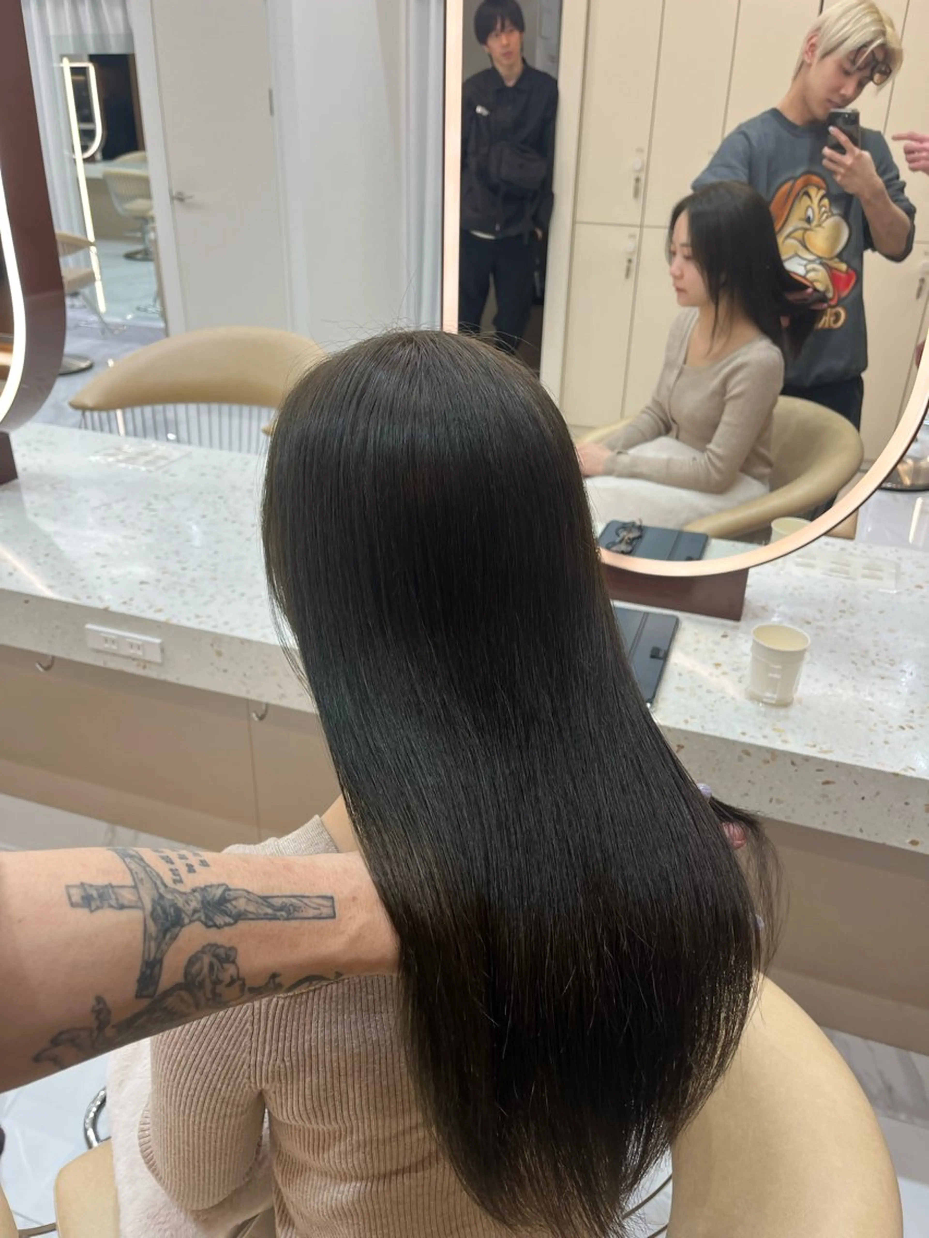 ロング カラー オリーブカラー 岡田準希/韓国/透明 感カラー/美髪矯正のヘアスタイル