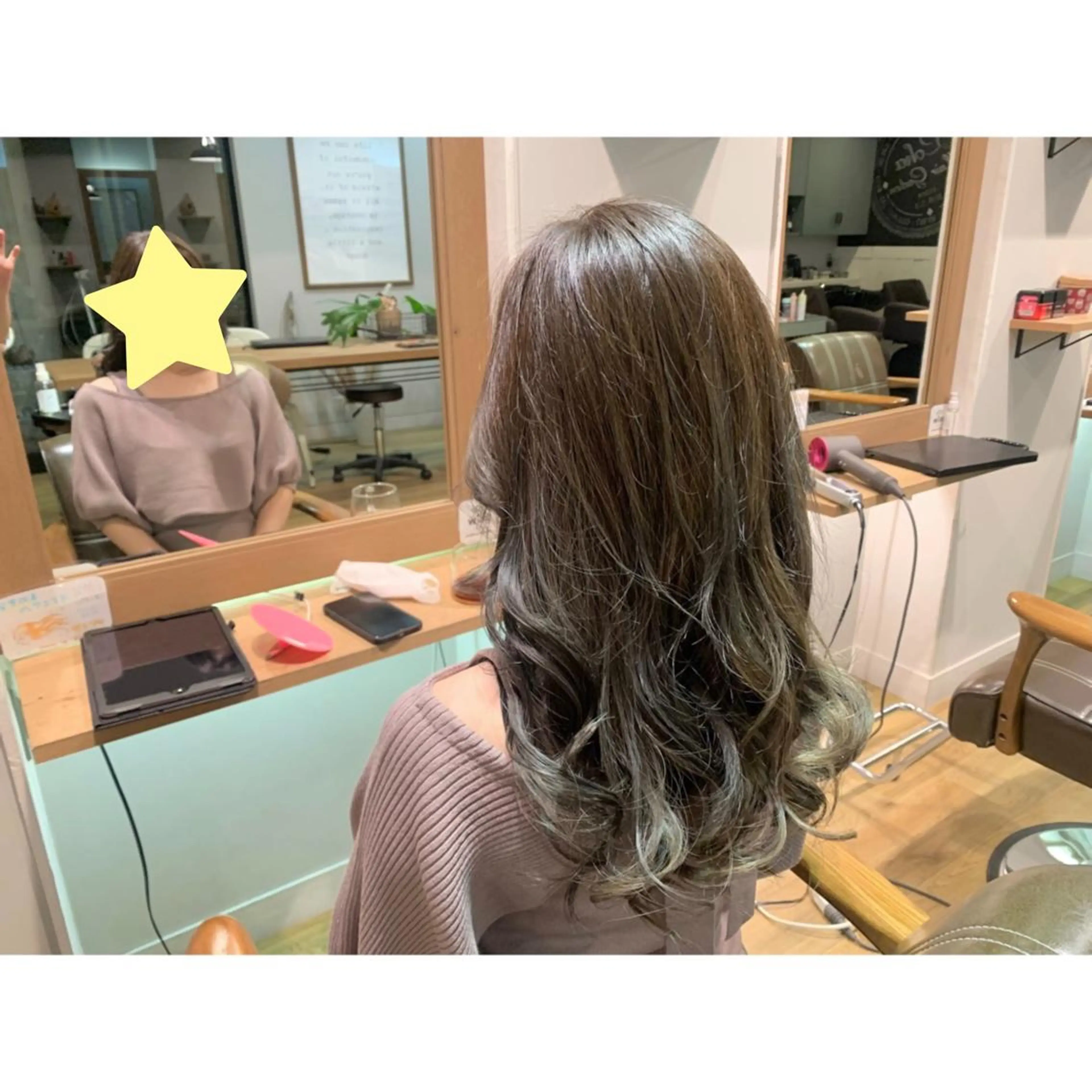 ロング カラー ブリーチ グレージュ ヘアカラー トリートメント ツキダテ ユイのヘアスタイル