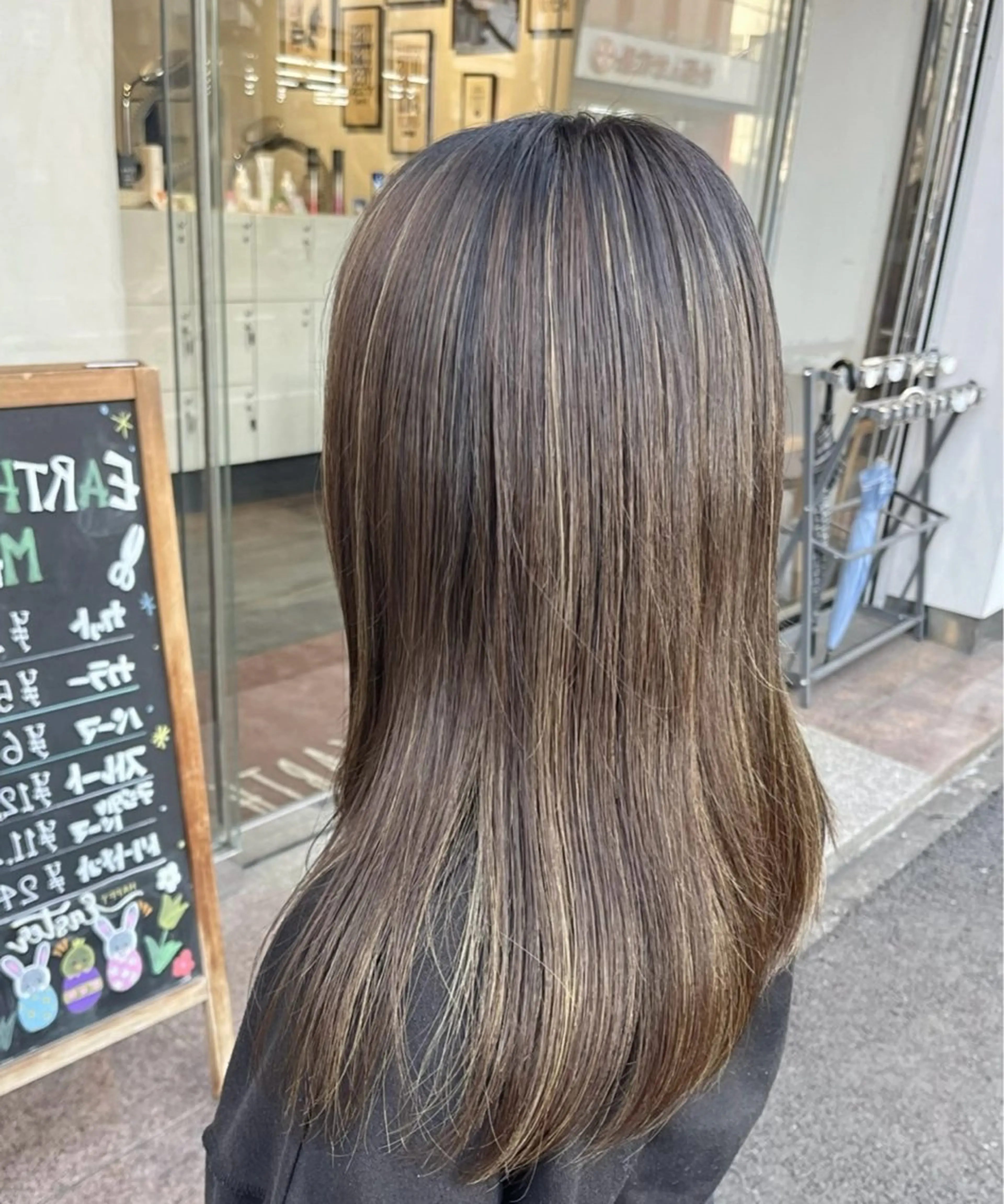 セミロング ヘアカラー EARTH AOBADAIのヘアスタイル