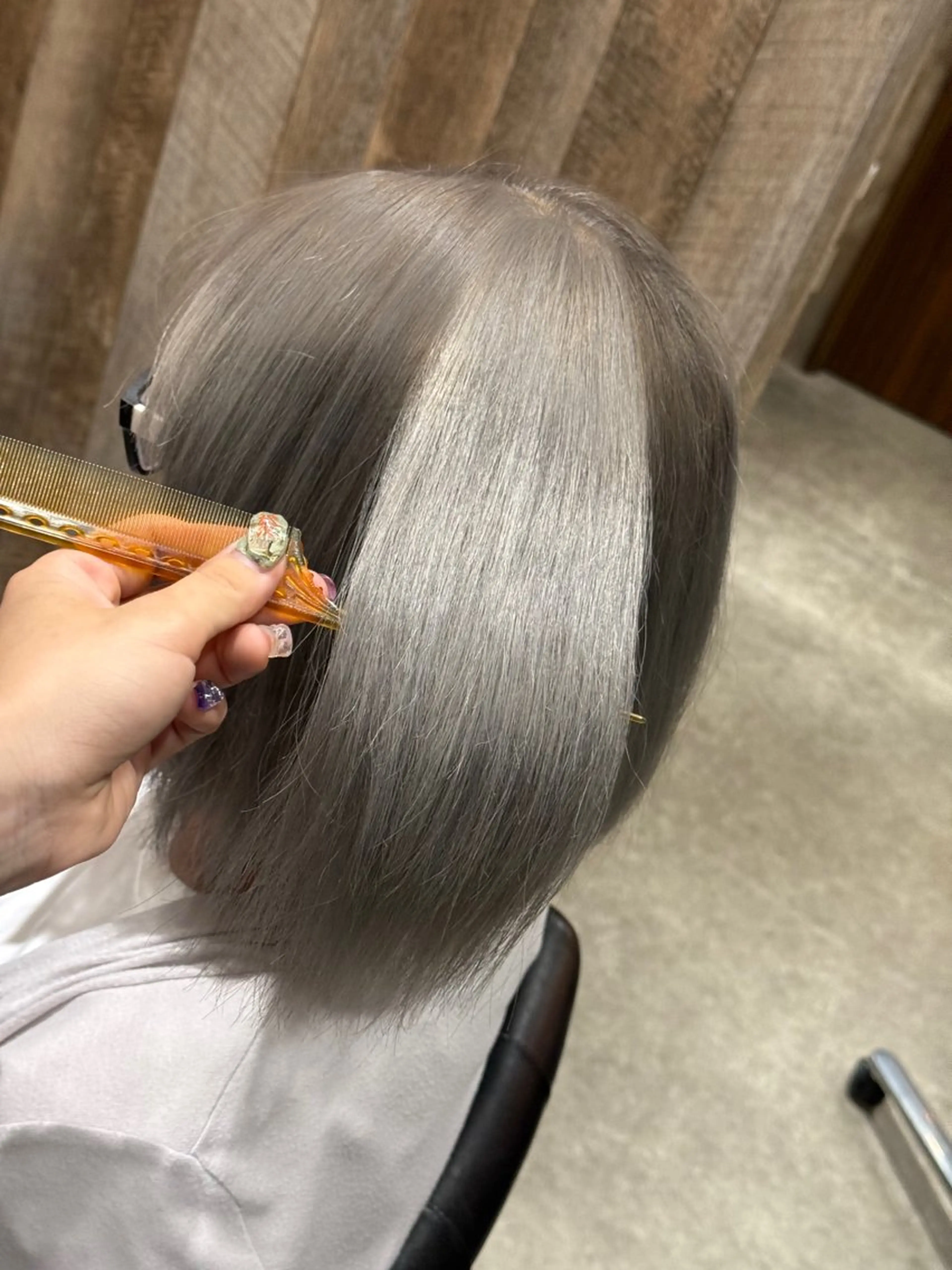 ミディアム カラー ブリーチ シルバー ヘアカラー ヒナ子🦋 ブリーチカラーのヘアスタイル