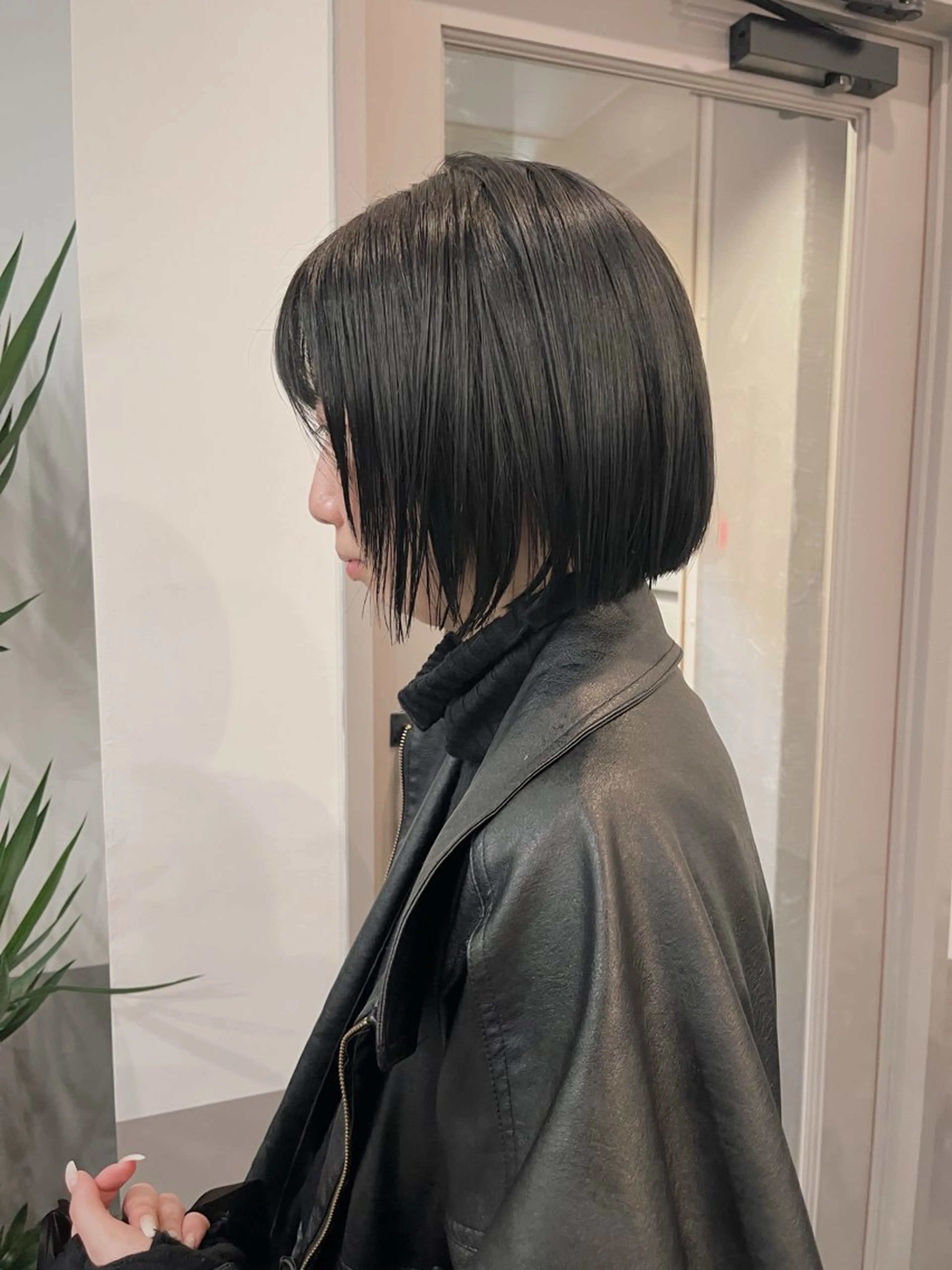 ショート カラー 黒髪 ブルーカラー ブルーブラック ボブ 顔周りカット dogstar小林諒 レイヤー/パーマのヘアスタイル