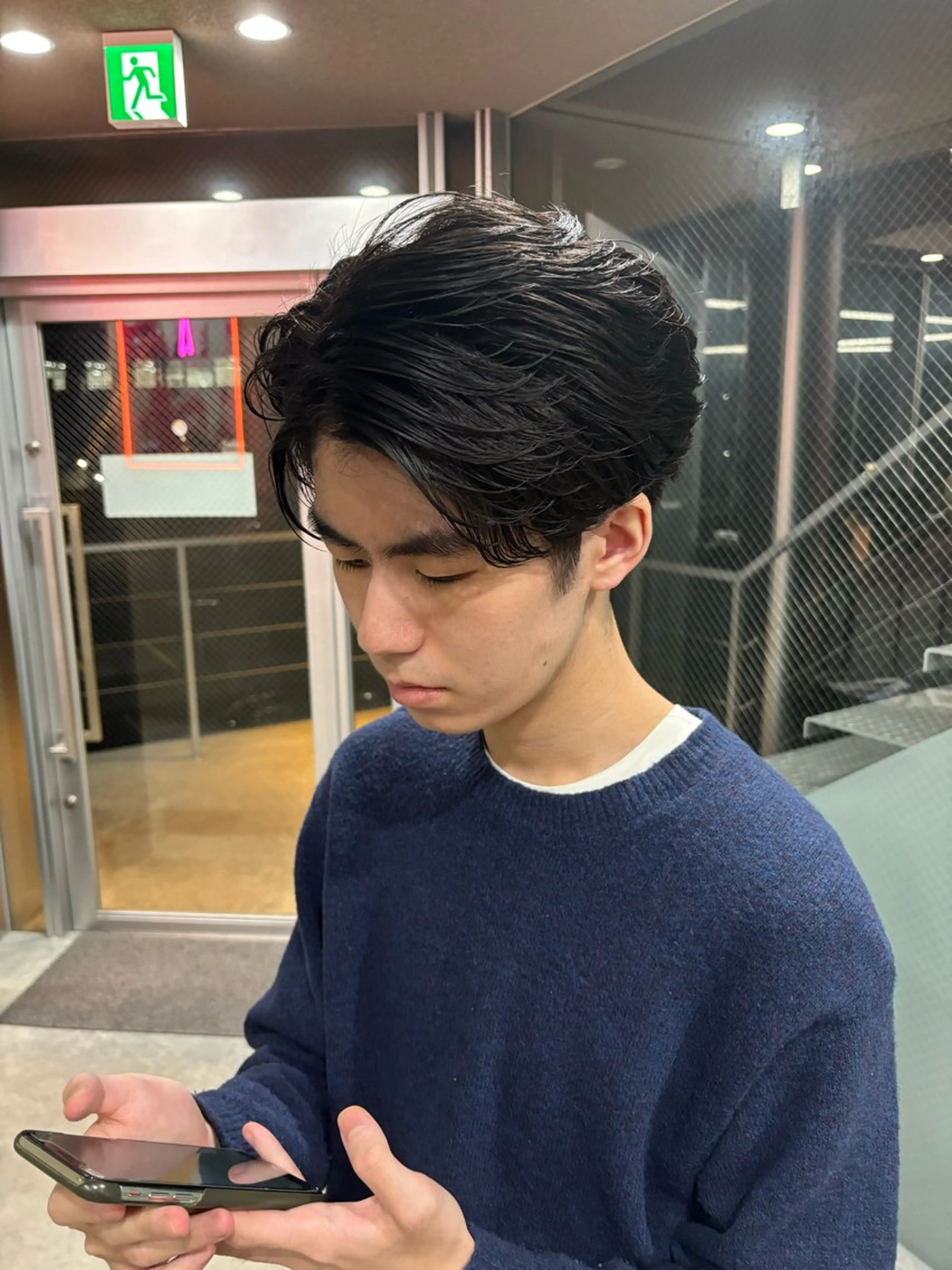 メンズカット&パーマ　トレンド『フェザー、波巻き、ニュアンス』の写真