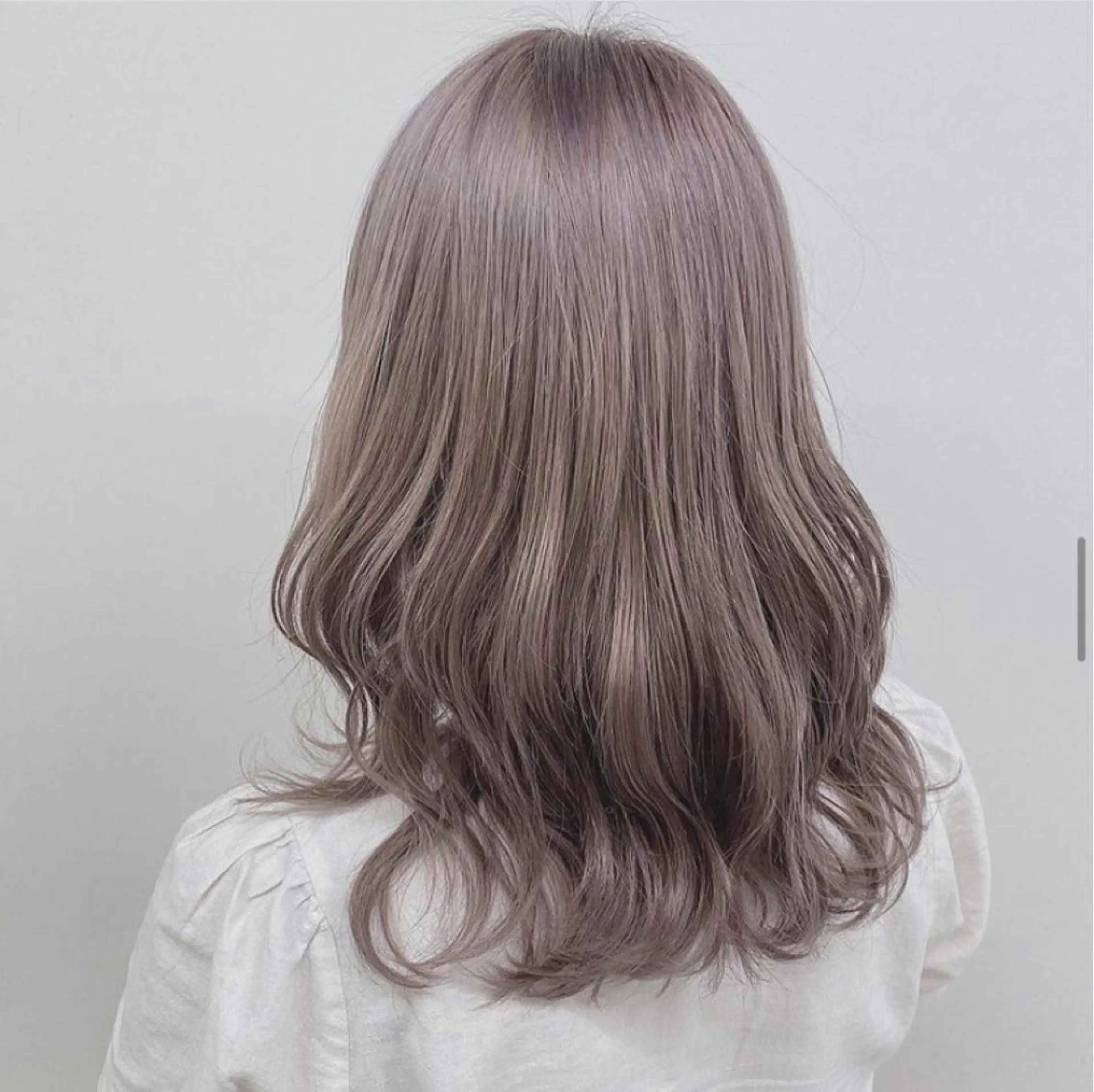 セミロング カラー くすみミルクティー／ ブラウン🪡TOWAのヘアスタイル