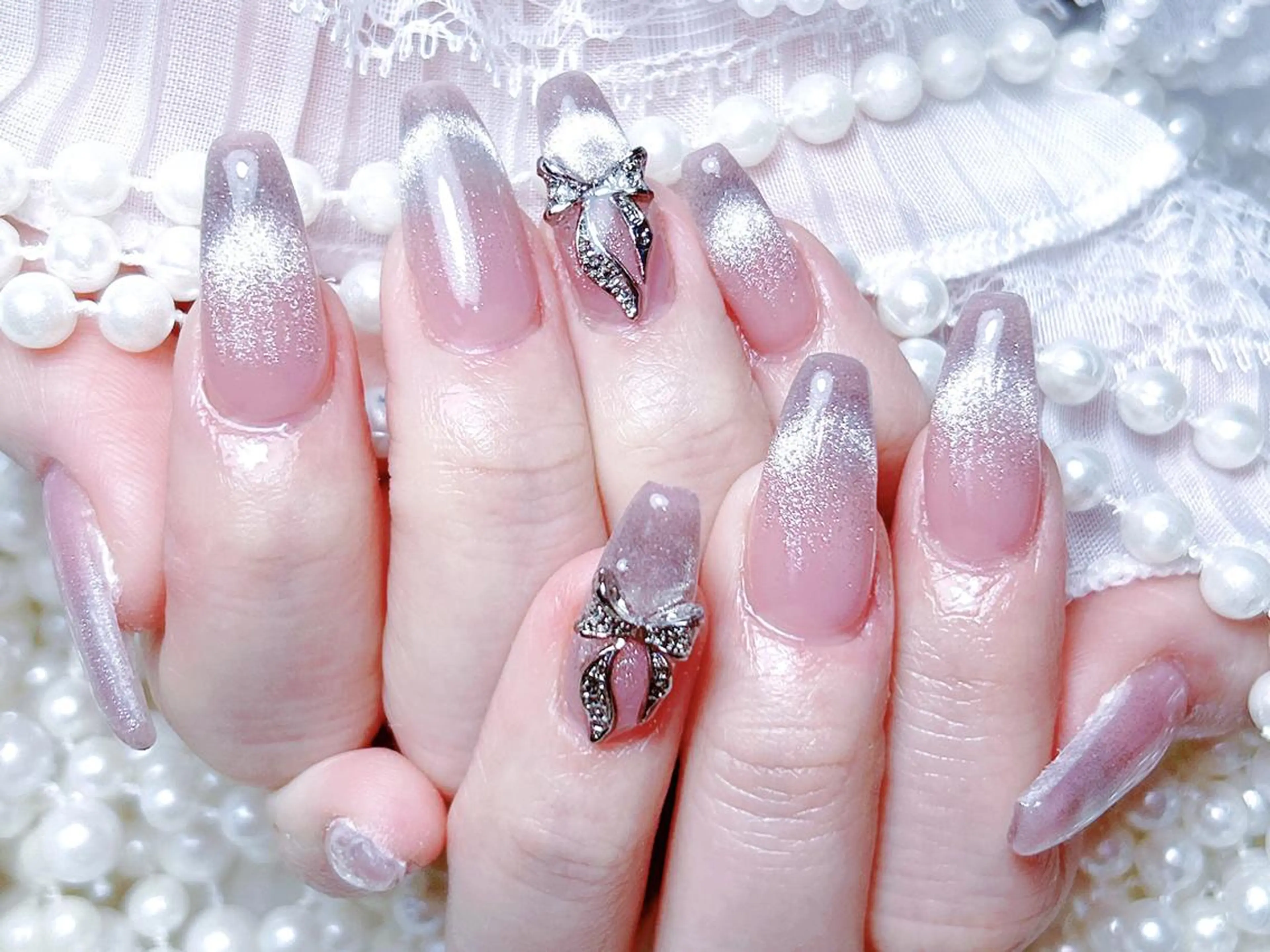 🎀🎀【チップ長さだし】マグネットフレンチ🤍大きいパーツ2個無料🎀🎀（ベースあり)の写真