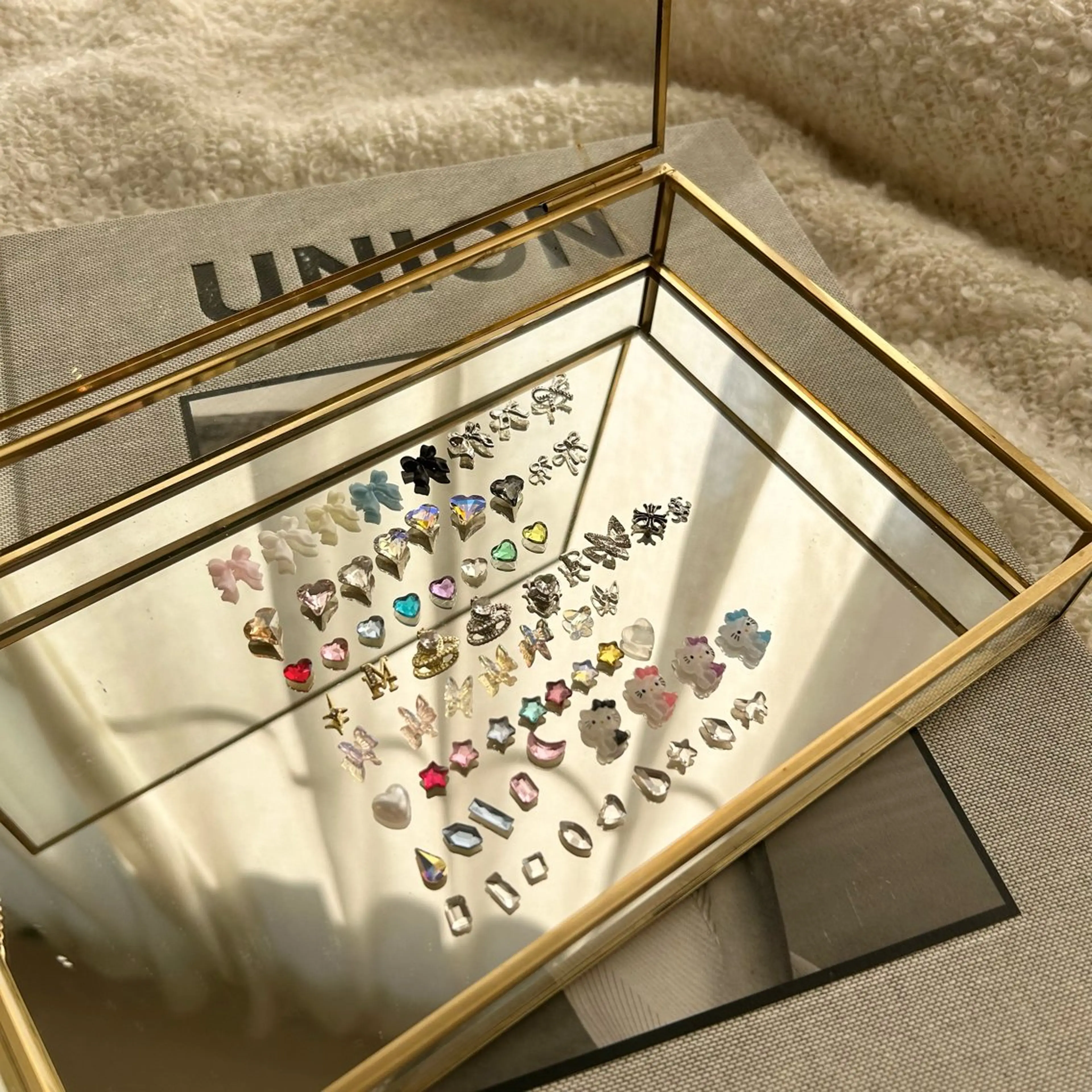 ネイル ブルー フットネイル ジェルネイル キラキラネイル 韓国ネイル ハンドネイル RooM -produce by maynail-所属・RooM -mizuki-のネイルデザイン