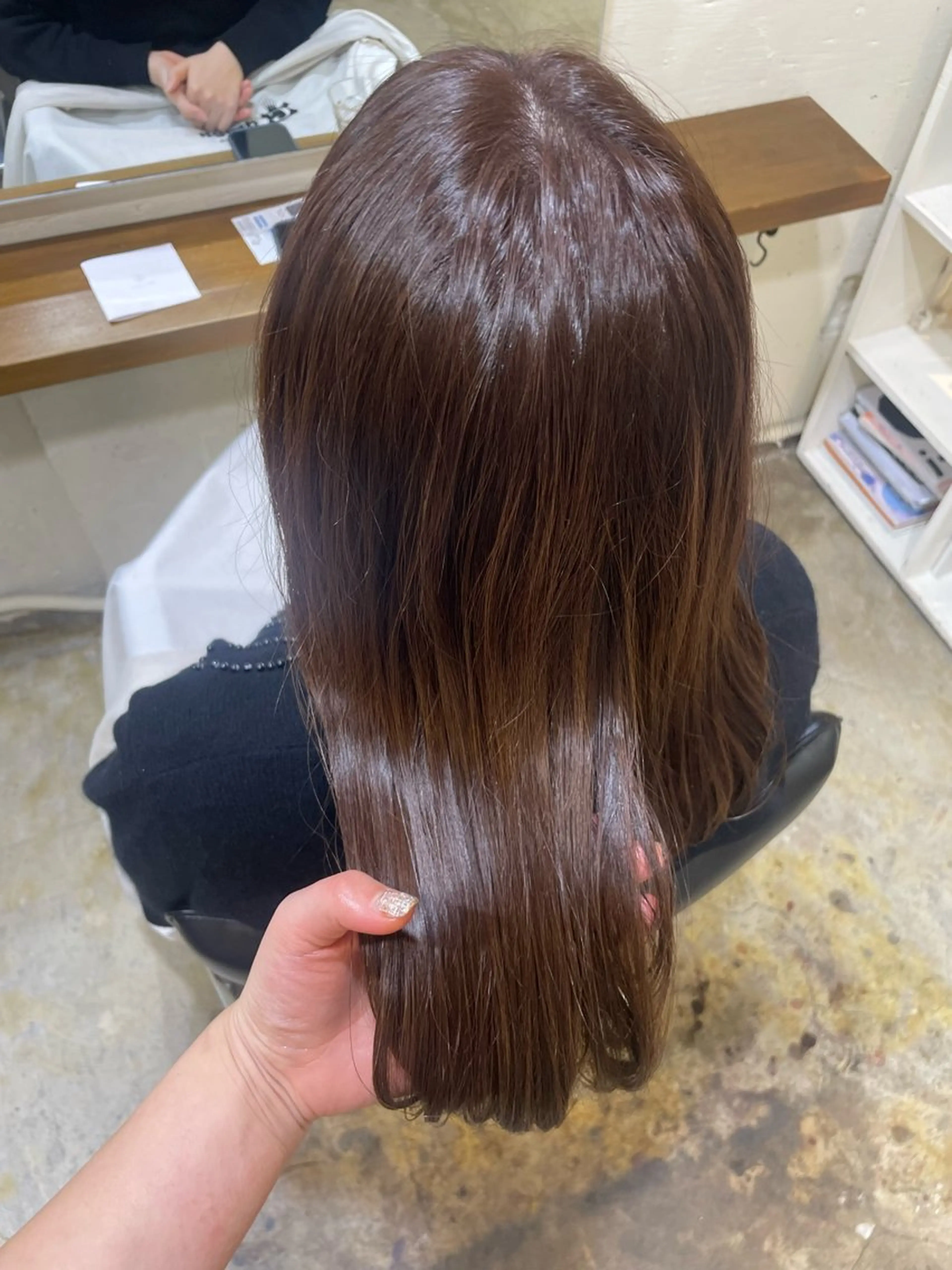 ミディアム MIOベージュカラー 柔らかいカラーのヘアスタイル