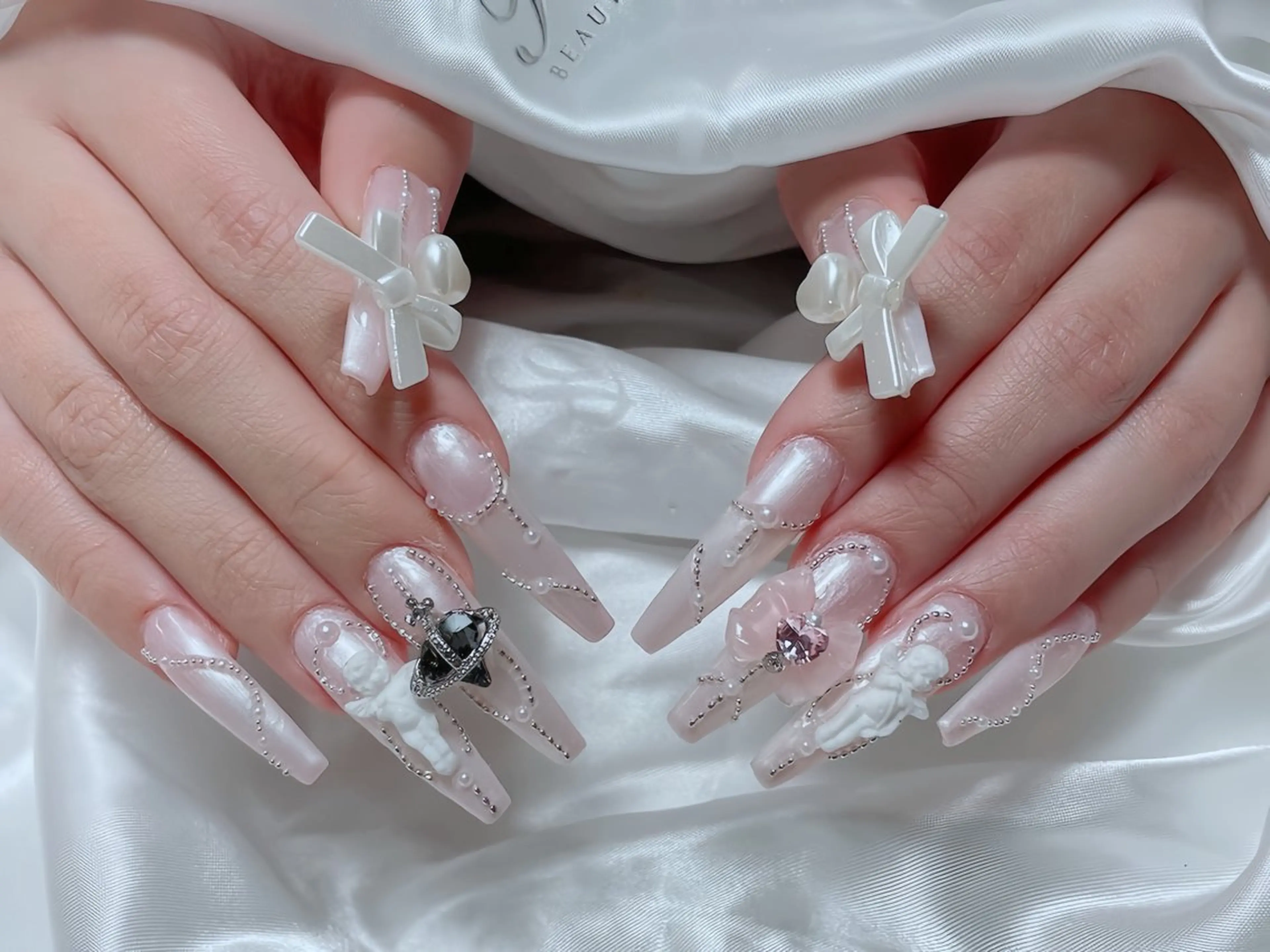 ネイル アニマル柄 ボルドー ブラウン チークネイル フレンチネイル ハンドネイル Rin Nail 新大久保店のネイルデザイン