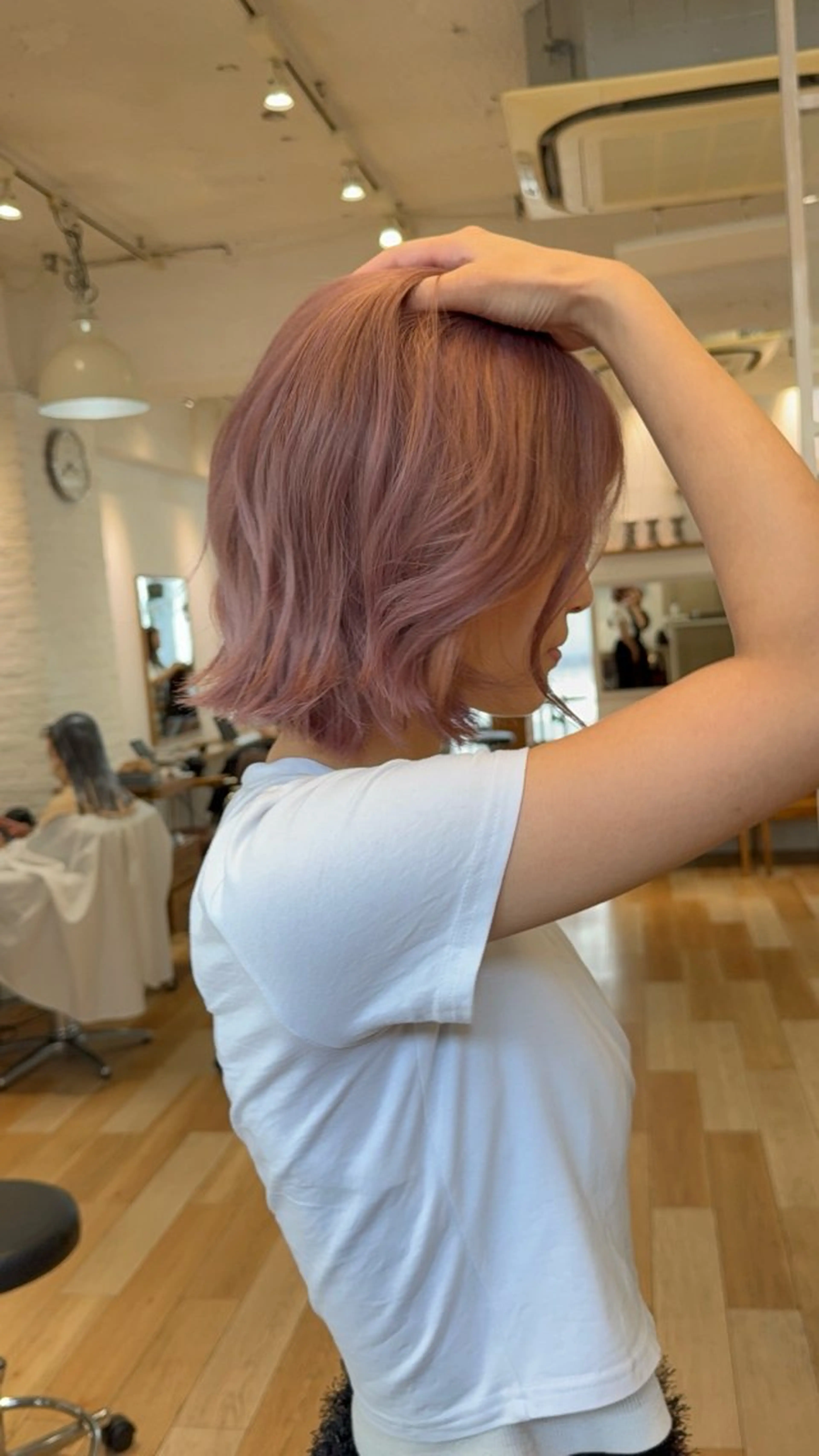 ショート カラー ミルクティー× グレージュMOMOのヘアスタイル