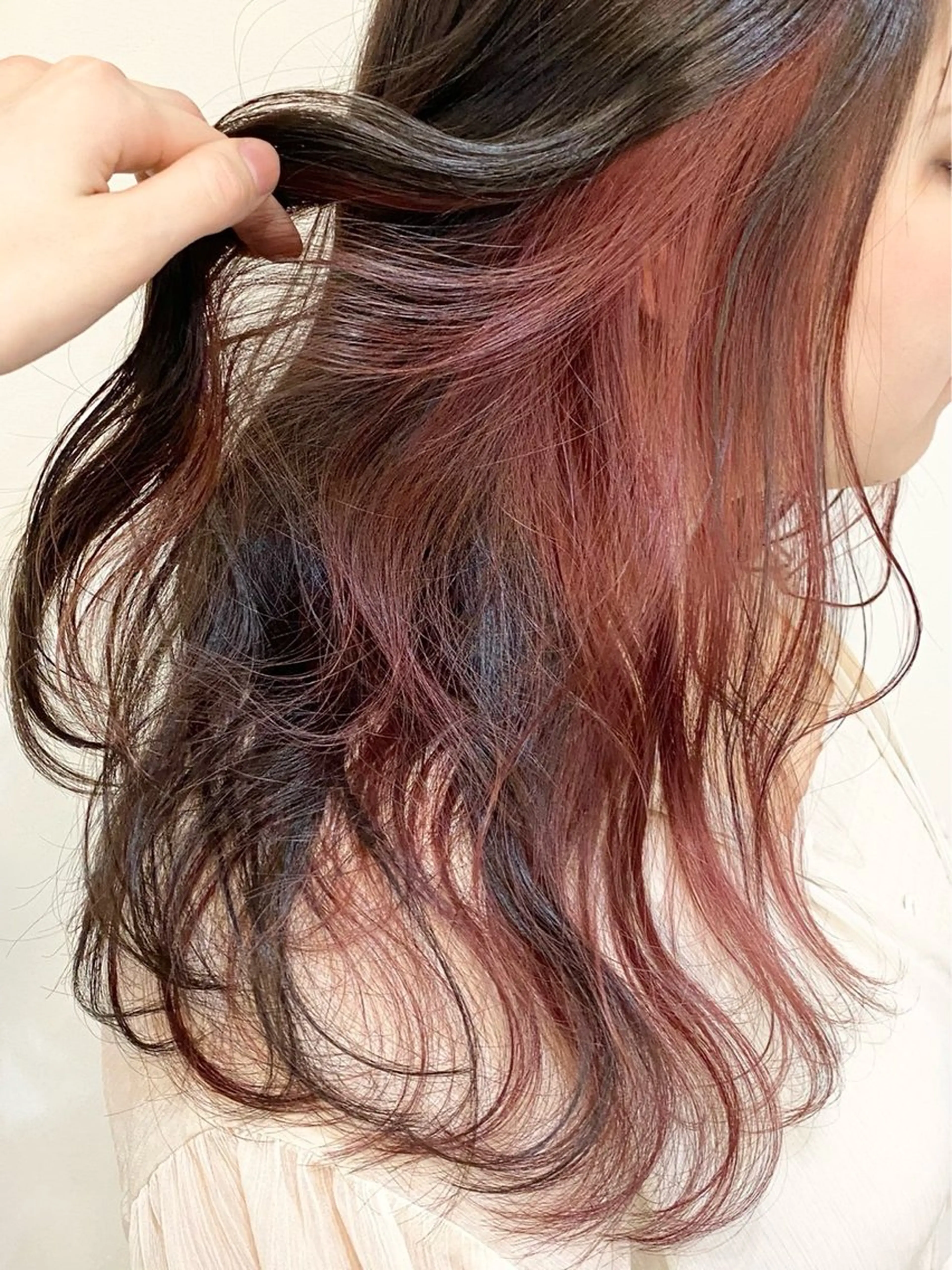 セミロング カラー ブリーチ インナーカラー ピンクカラー 名古屋髪質改善 縮毛矯正専門店のヘアスタイル