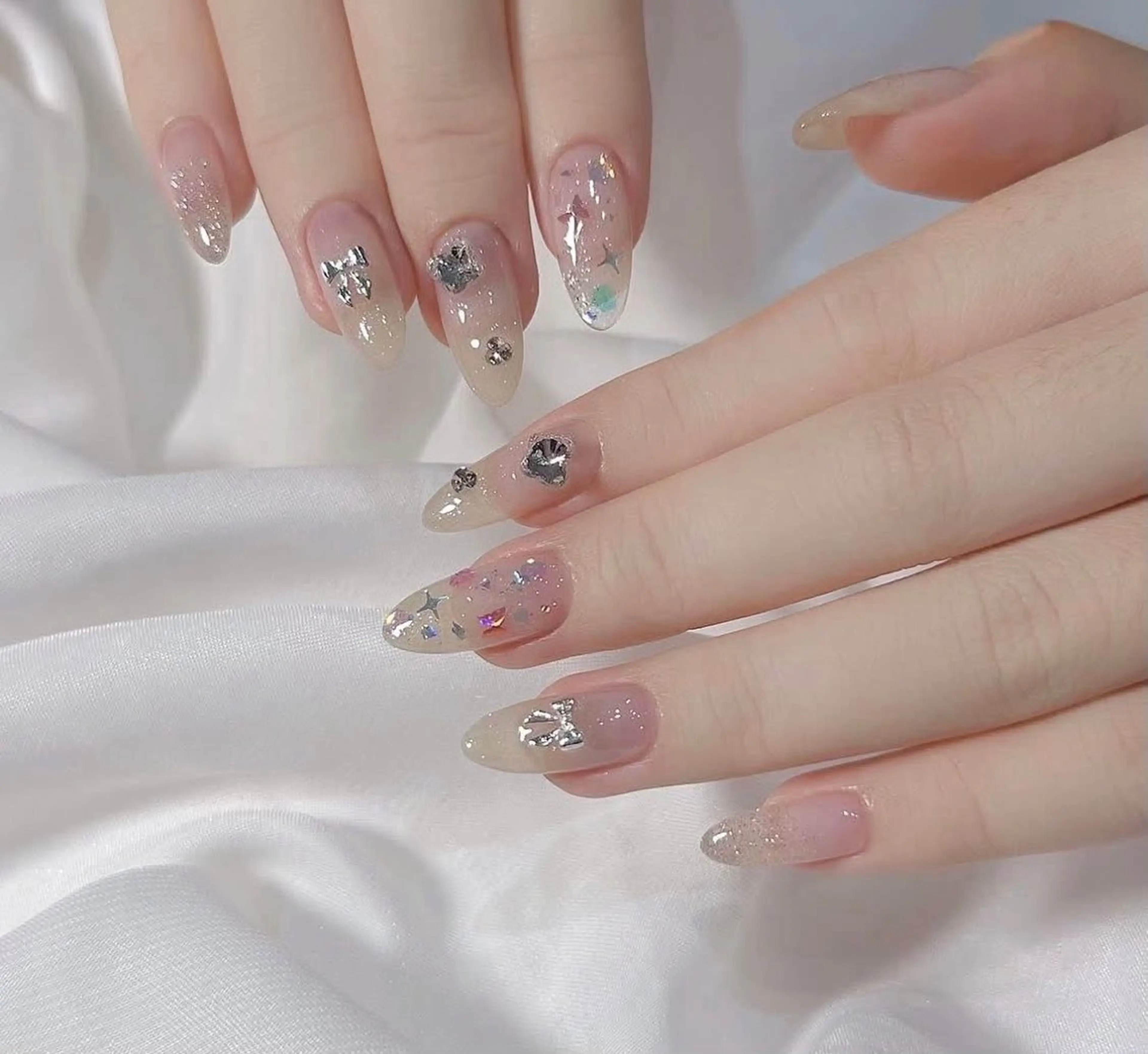 ネイル チークネイル フレンチネイル グラデーション キラキラネイル 韓国ネイル ハンドネイル Minette nailHuongのネイルデザイン