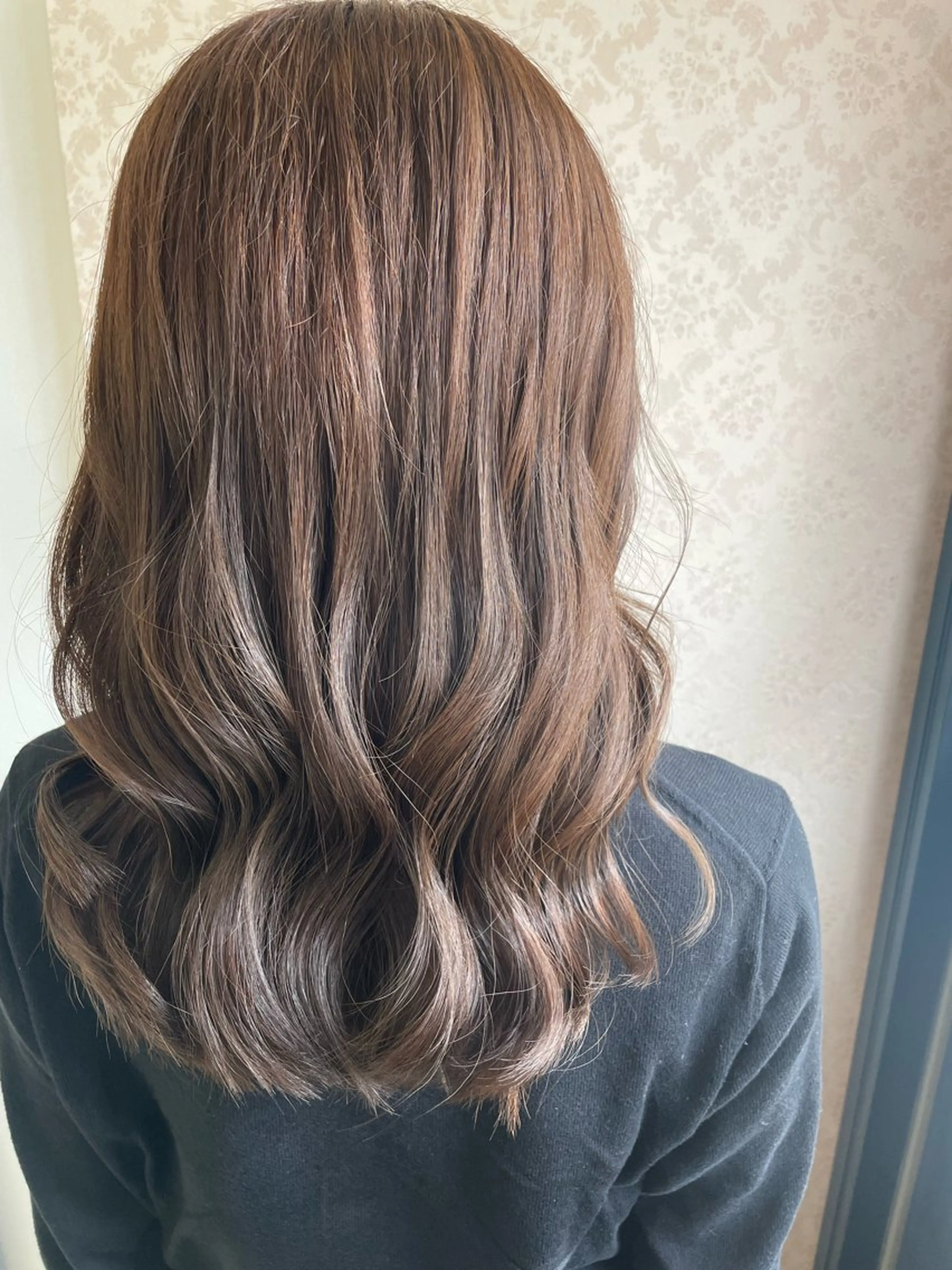 セミロング ヒヨシ ルナのヘアスタイル