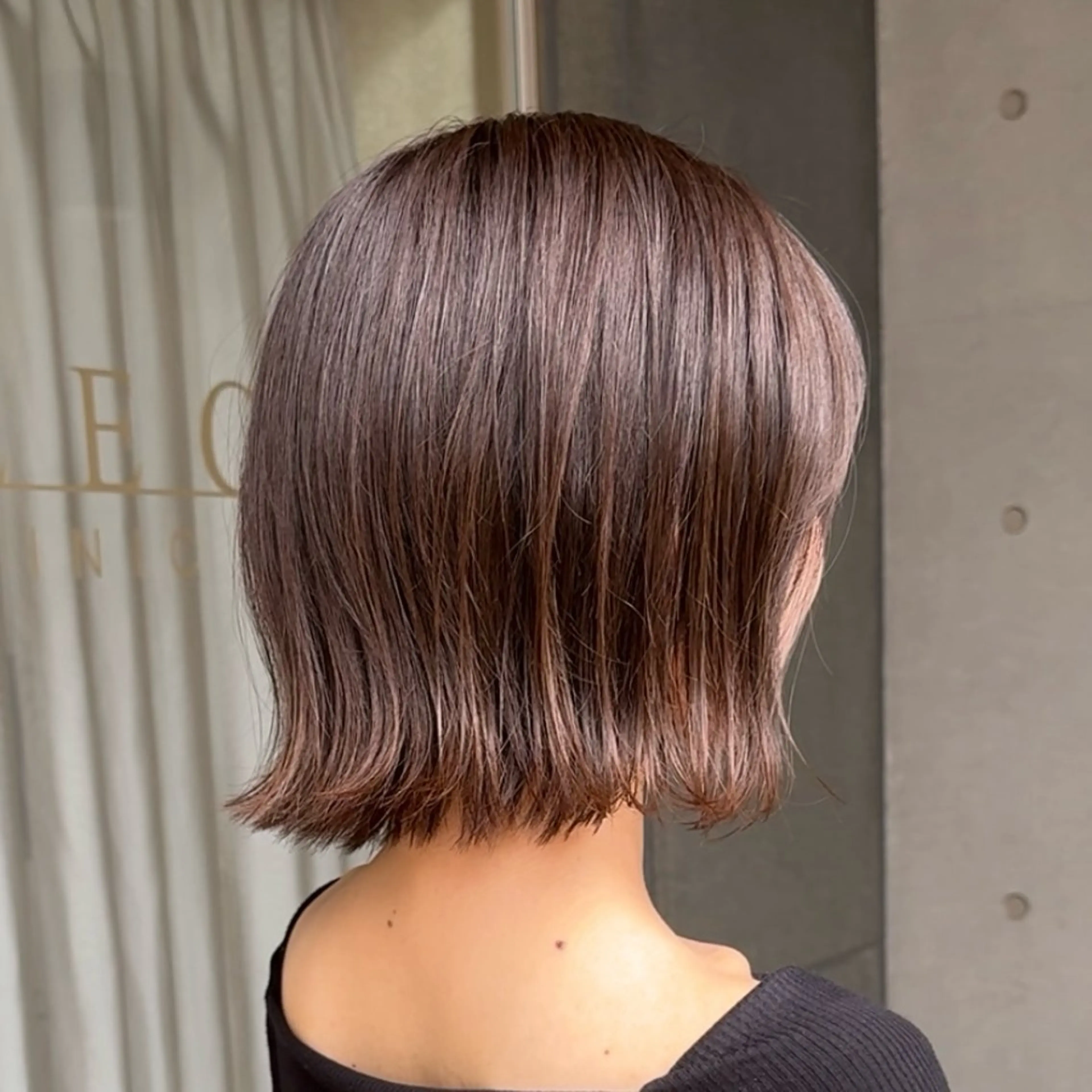 ショート カラー 切りっぱなしボブ ボブ くびれヘア 外ハネヘア カット ヘアカラー 顔周り/レイヤー/ 透明感/みっきーのヘアスタイル