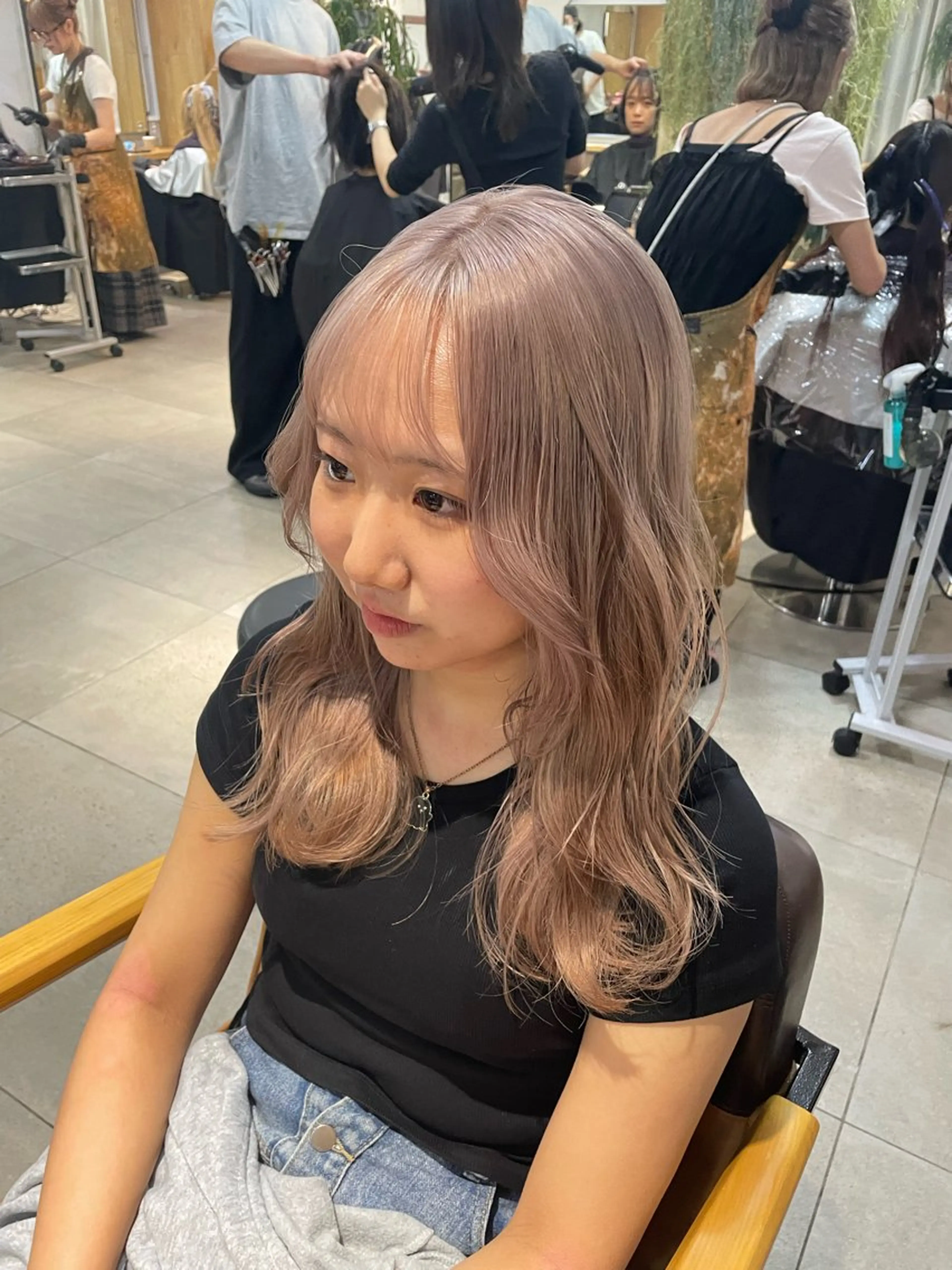 ロング カラー ミルクティー× グレージュMOMOのヘアスタイル