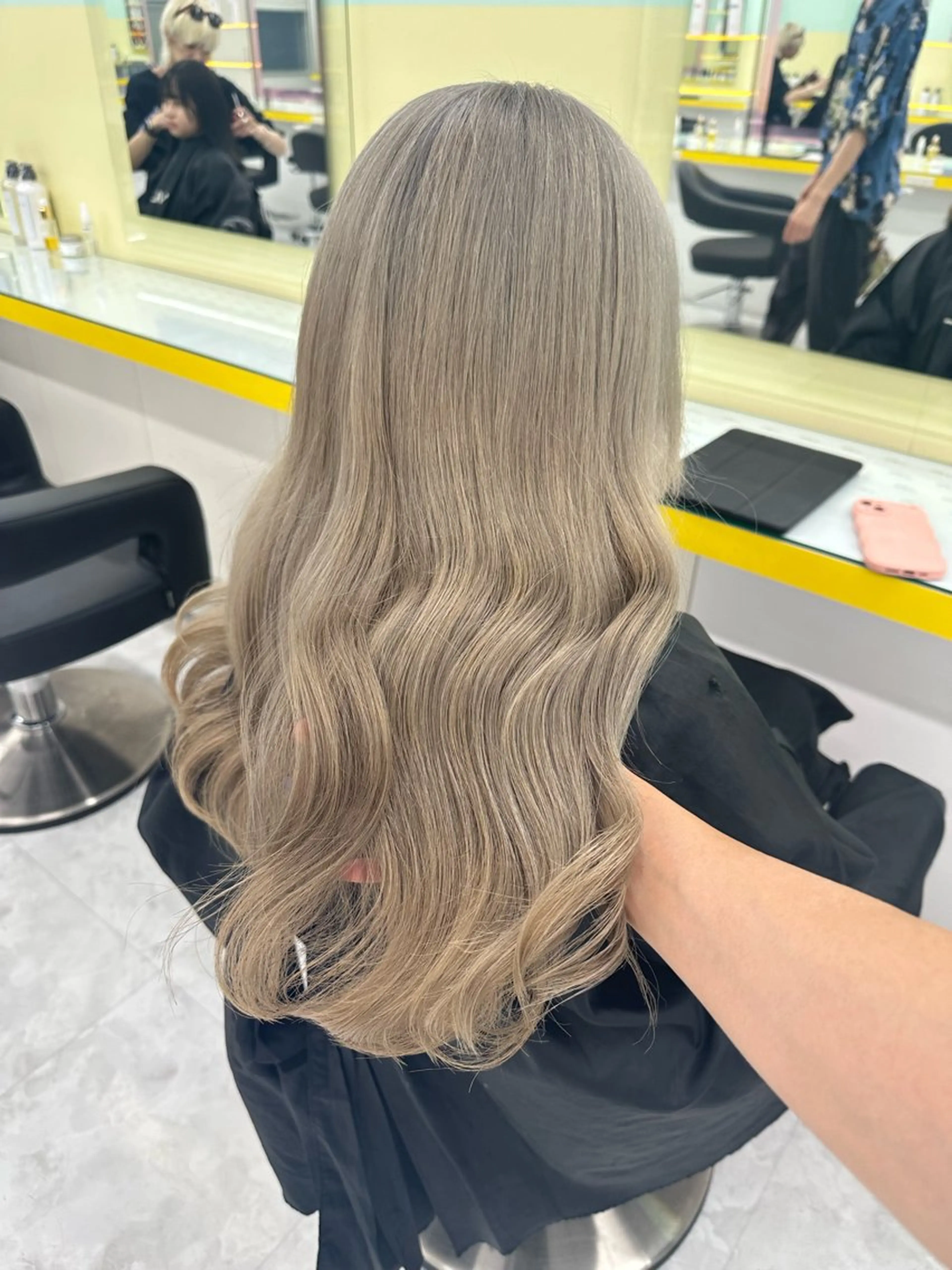 ロング カラー アッシュ ミストバング ベージュカラー 黒髪 ブリーチ 🪞ハイトーン🪞 🤍waka🤍のヘアスタイル