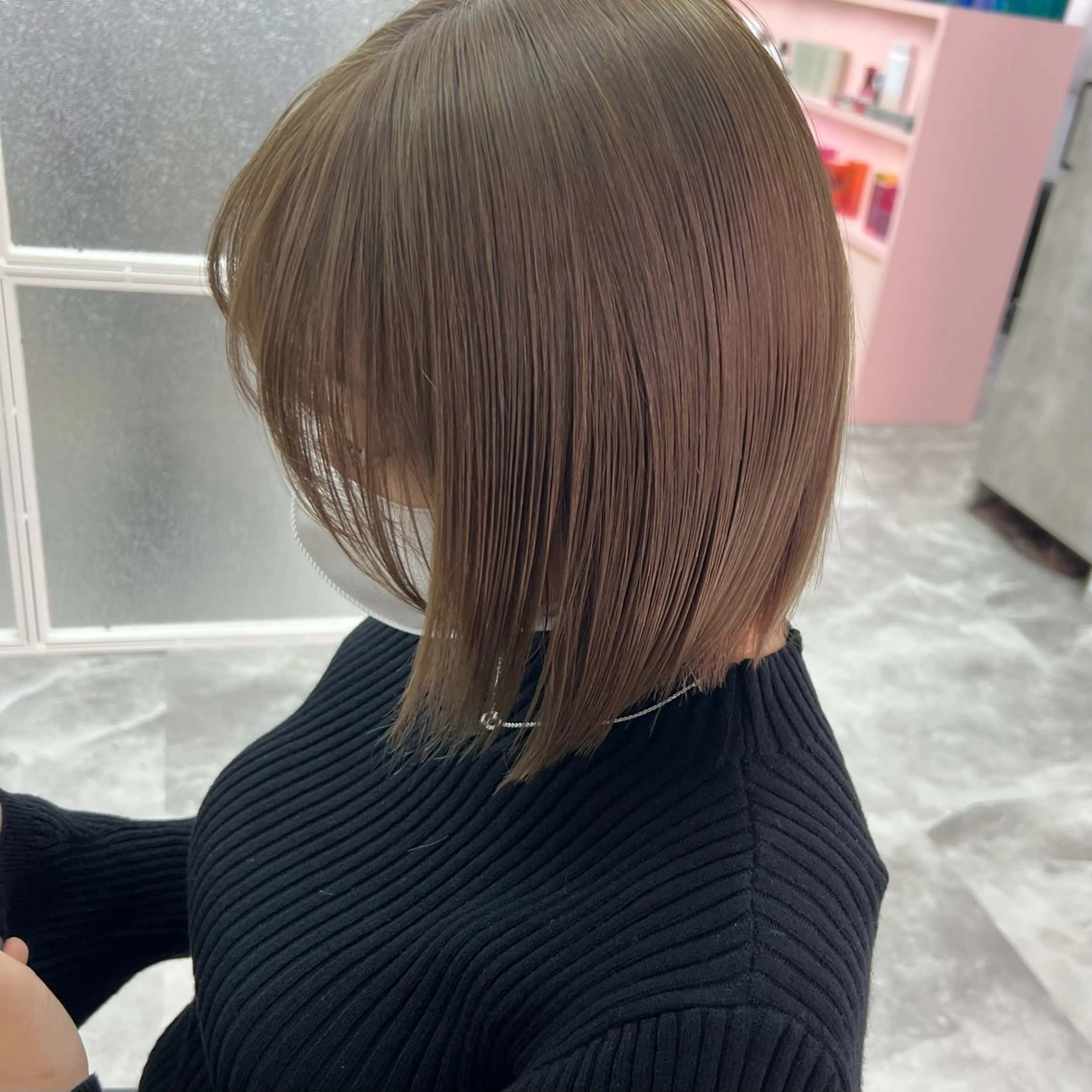 ショート 切りっぱなしボブ ボブ カット ヘアカラー トリートメント 岸下 理緒のヘアスタイル