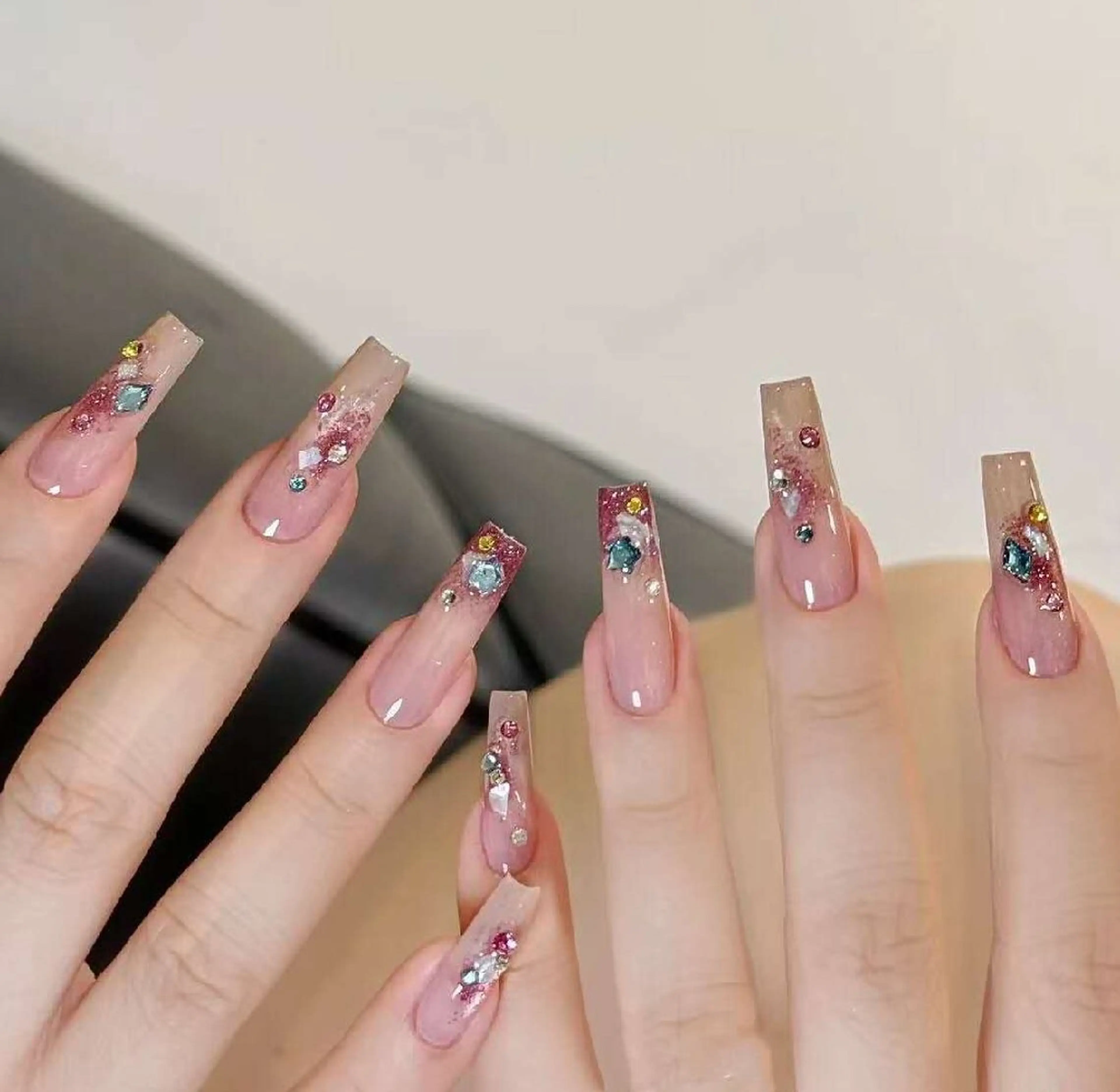 ネイル オーロラネイル フラワーネイル フットネイル フレンチネイル ジェルネイル ハンドネイル Oomiya 服部のネイルデザイン