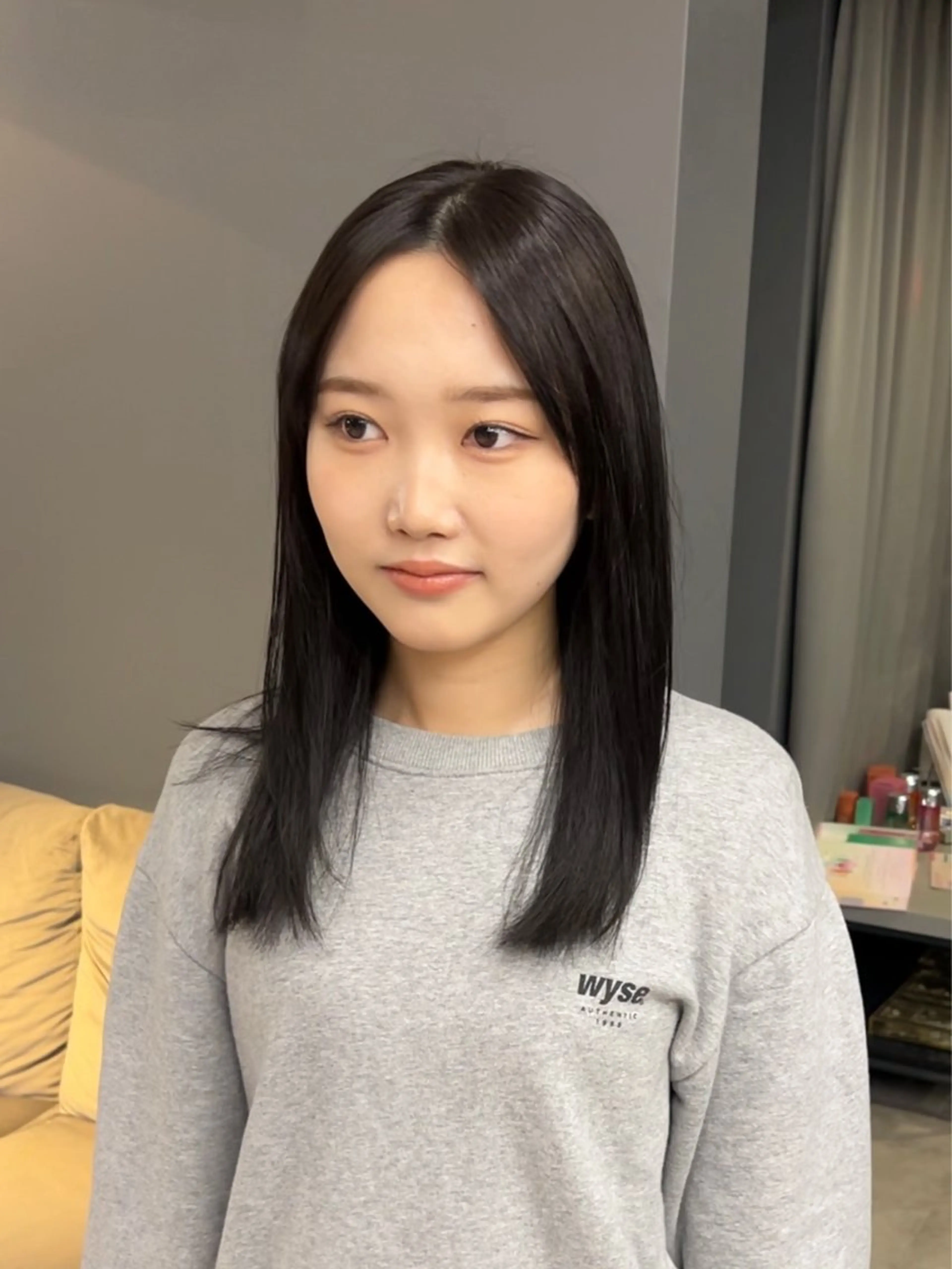 カラー 亀井 詩奈のヘアスタイル