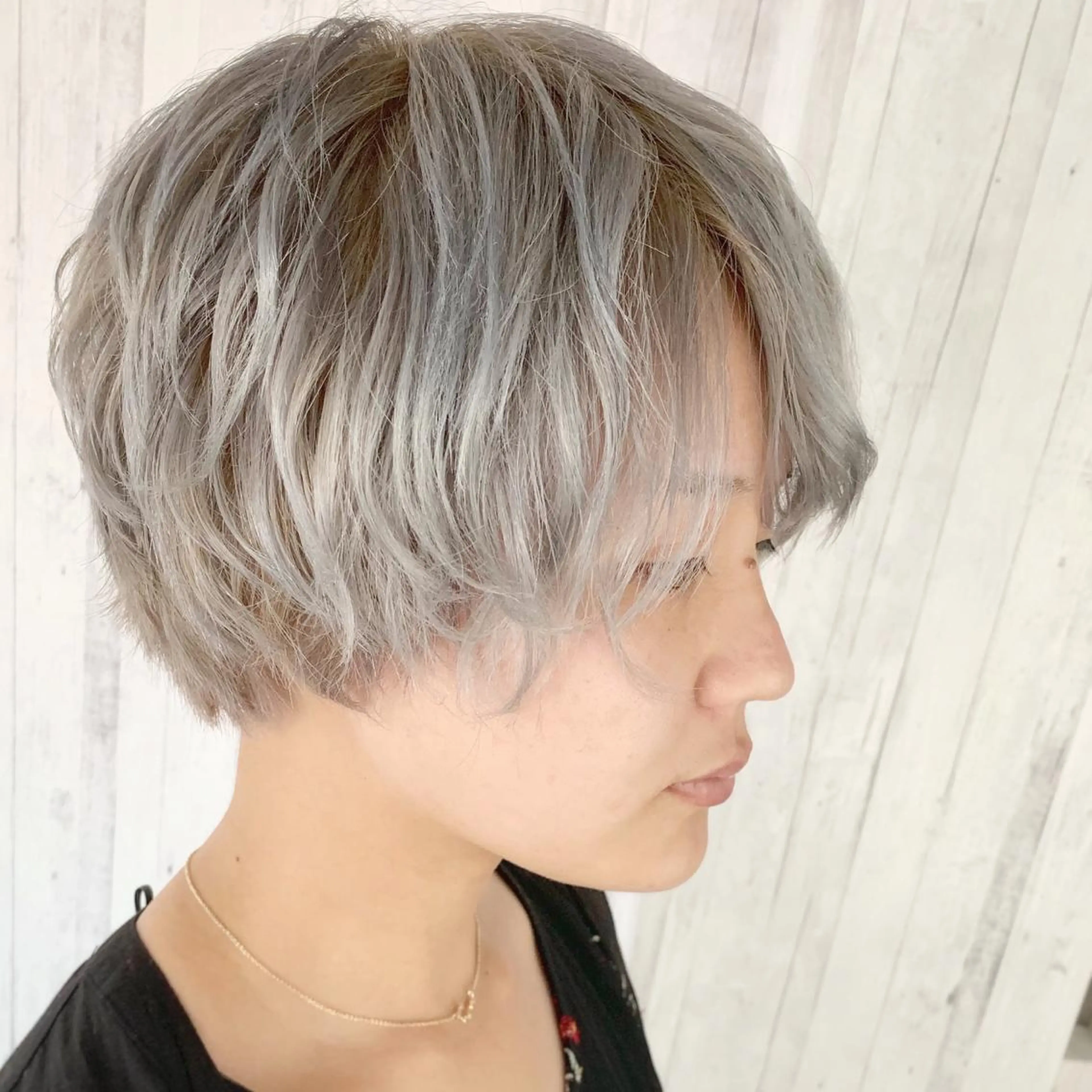 ショート カラー EMANON新宿南口所属・🦄中性ウルフ ☁️Shiori🦄のヘアスタイル
