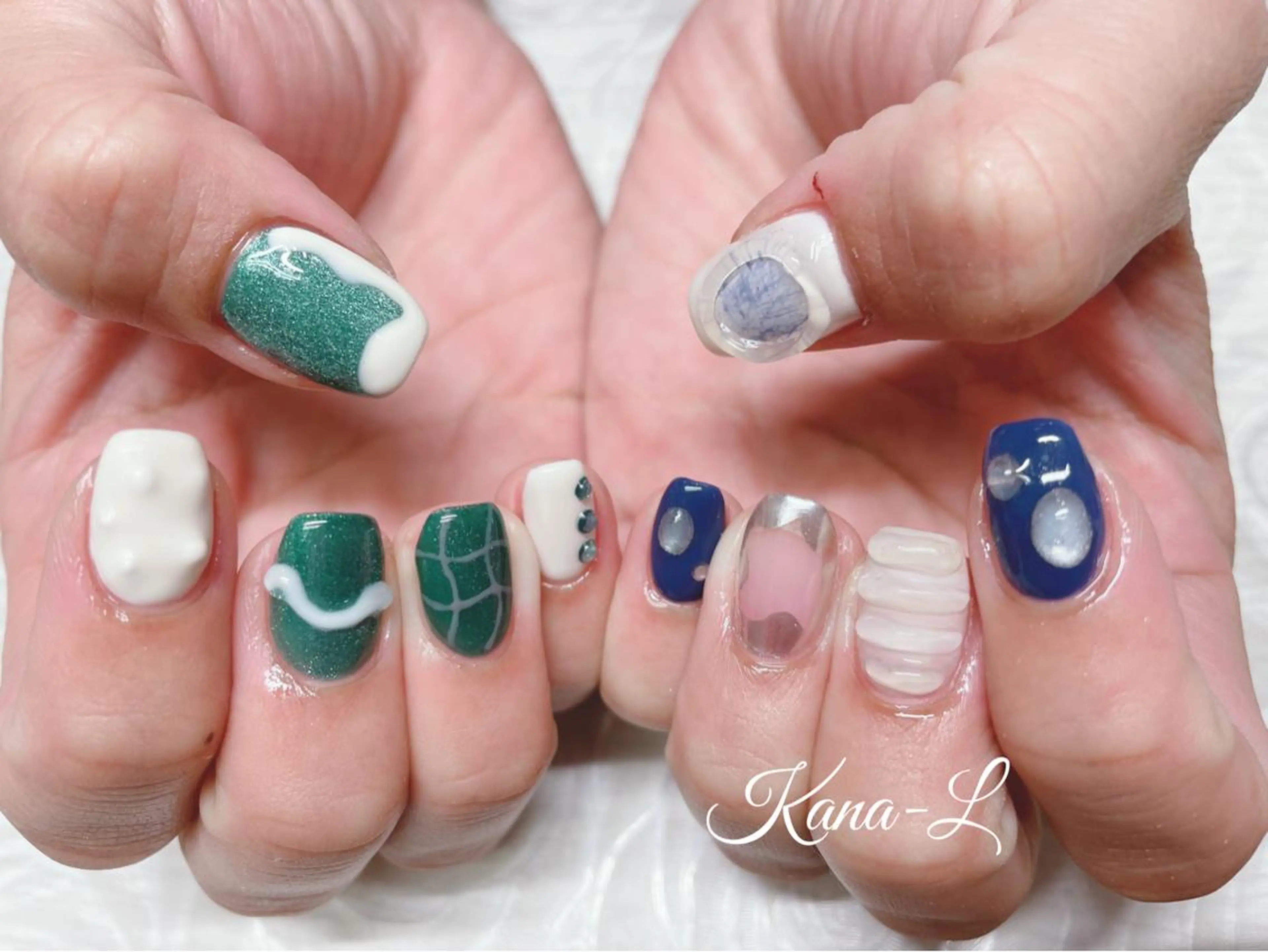 カラー ネイル マグネットネイル ニュアンスネイル ぷっくりネイル 芦辺 香奈のネイルデザイン