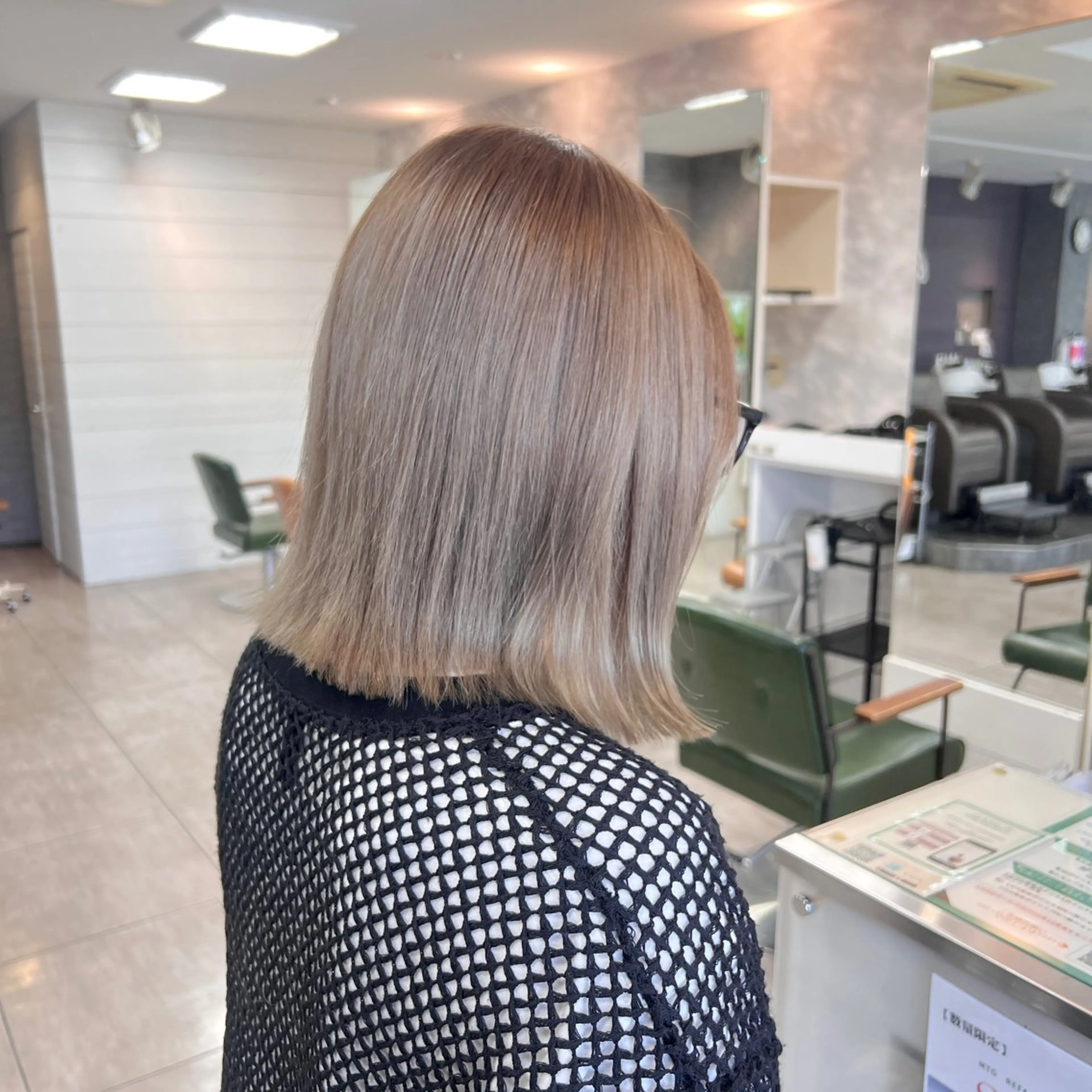 ミディアム カラー three若林 那津のヘアスタイル