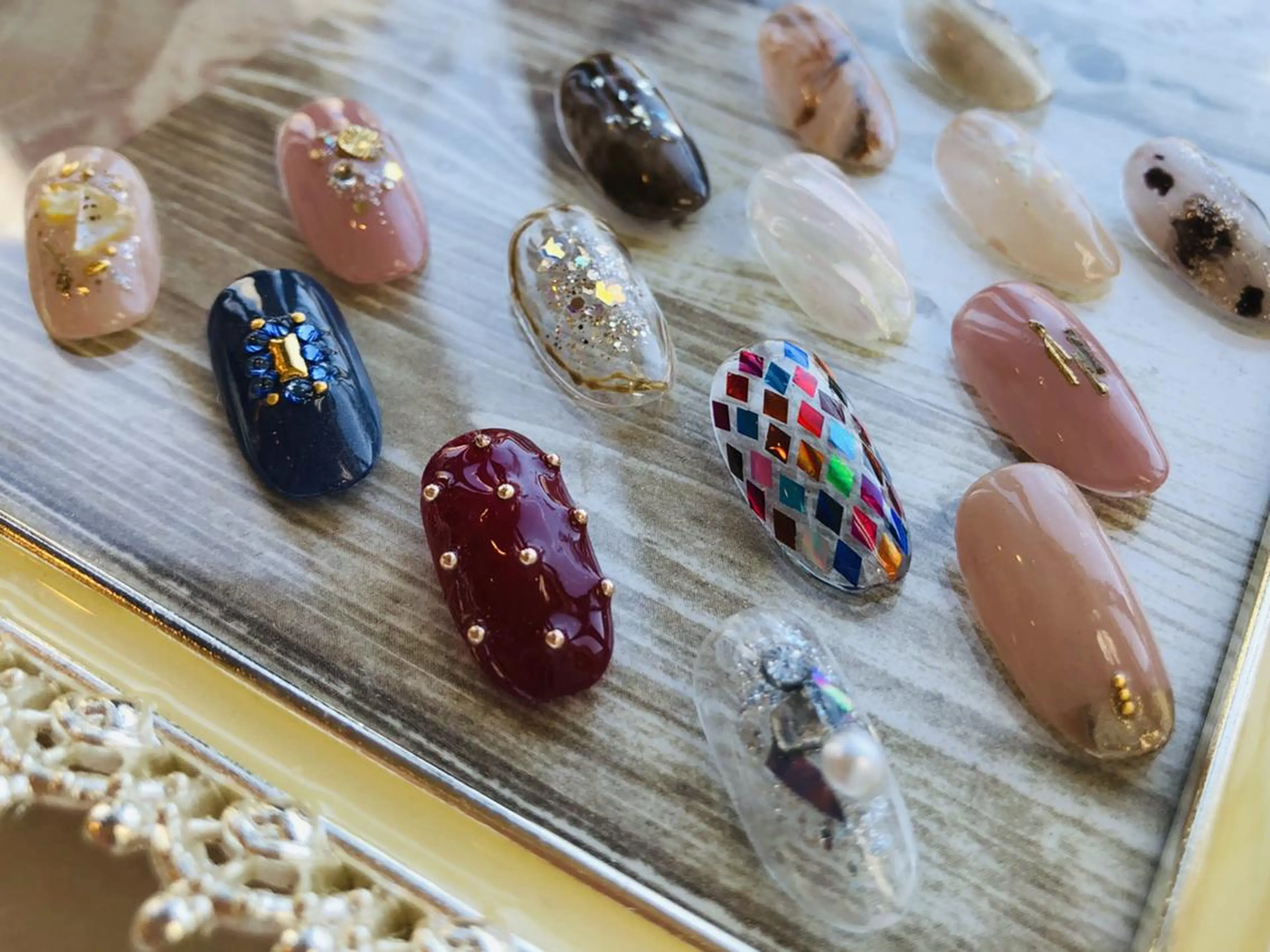 ネイル 【尾下】 ロイヤル•セラピストのネイルデザイン