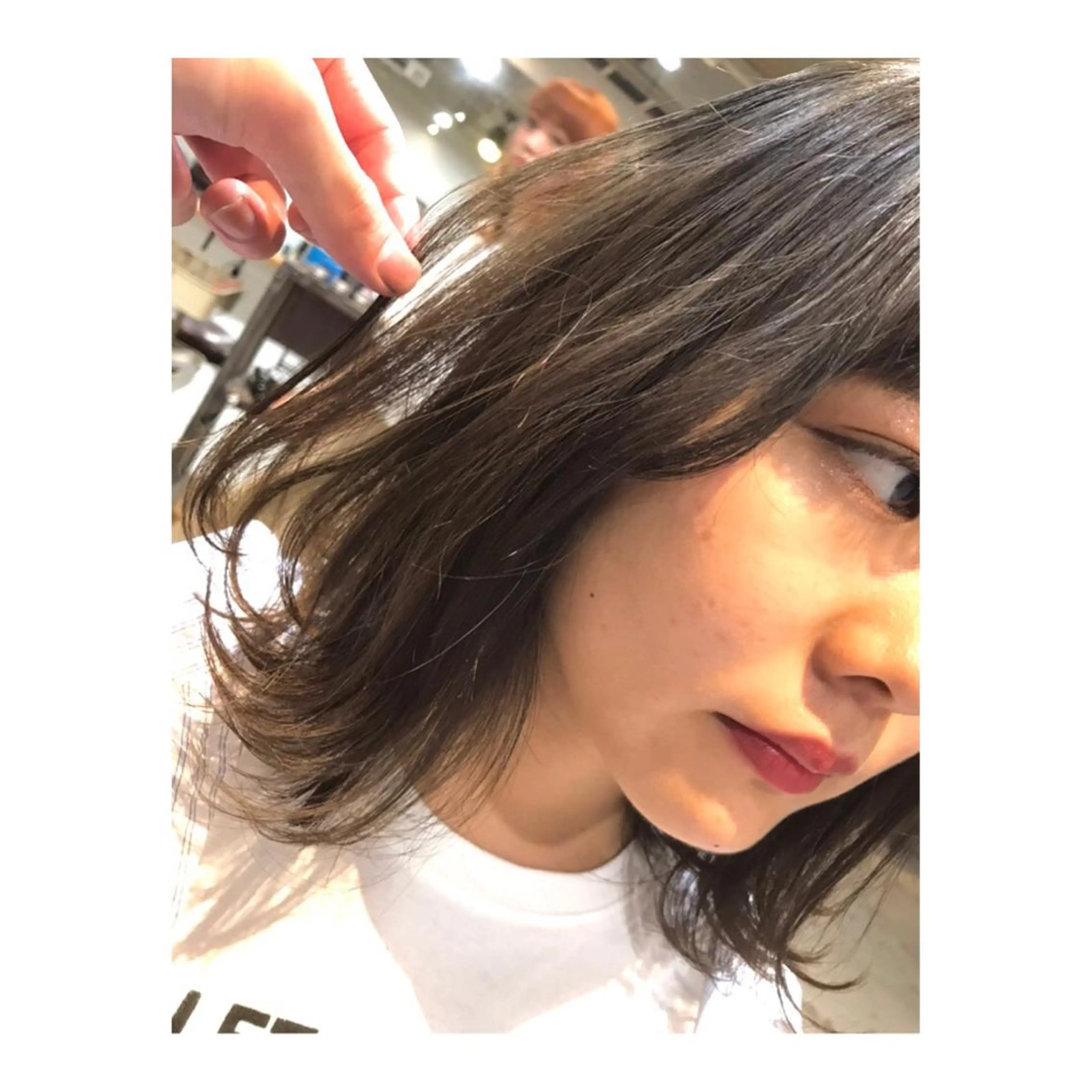 ミディアム カラー アッシュ 外ハネヘア 竹嶌 健吾のヘアスタイル