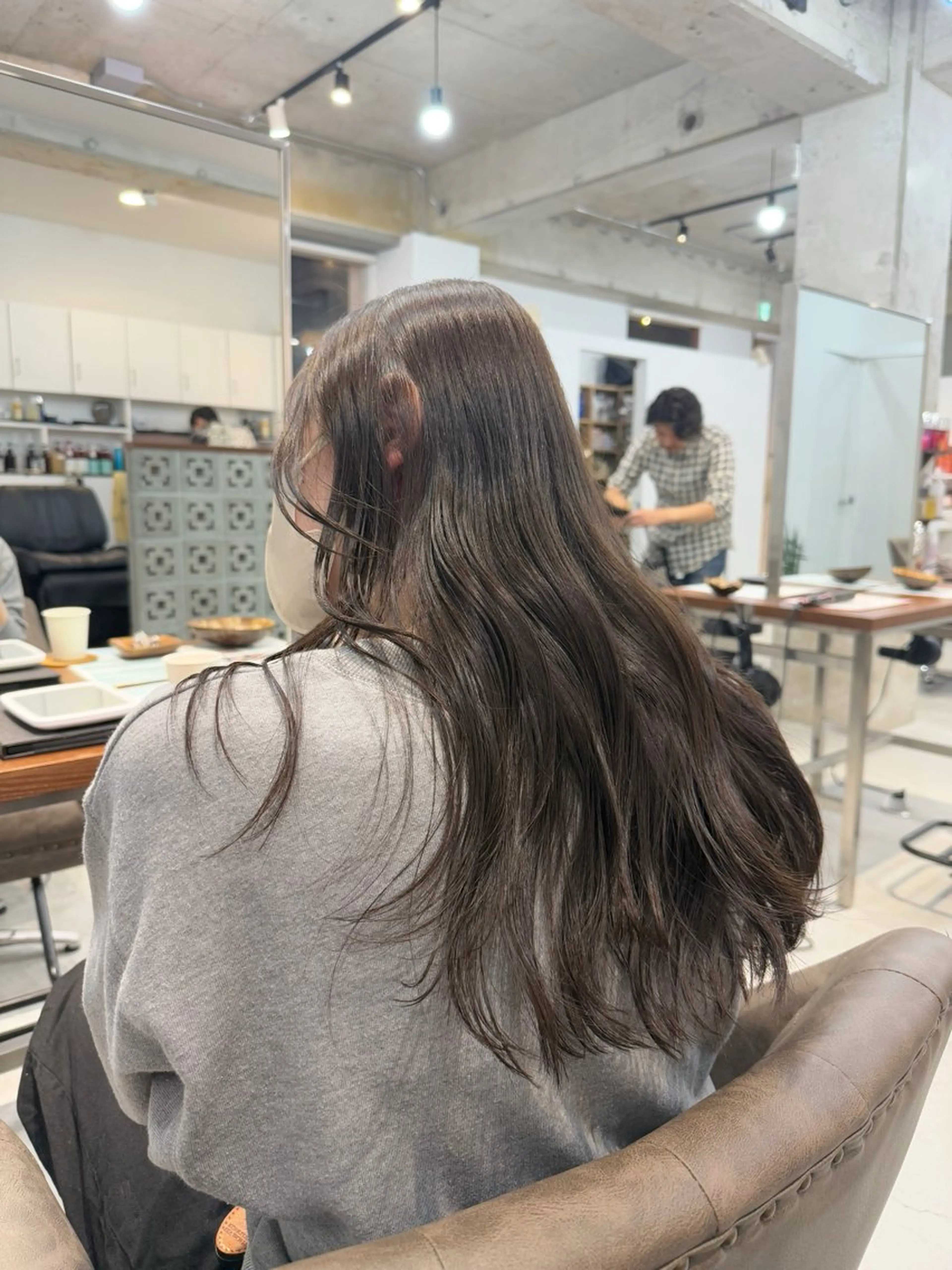 ロング カラー オリーブカラー レイヤーカット カット ヘアカラー トリートメント カイリ /レイヤーカットのヘアスタイル