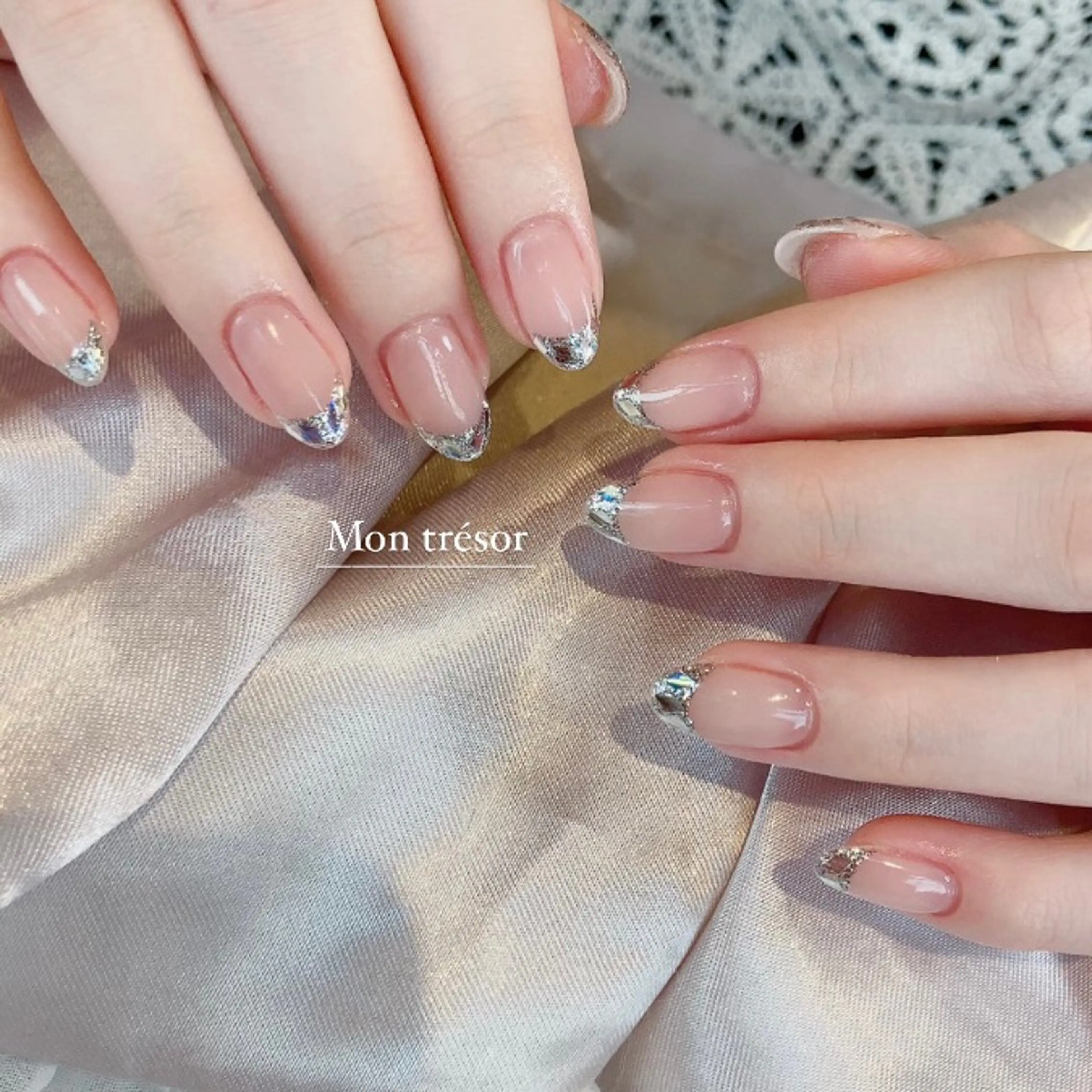 ネイル フレンチネイル ガラスフレンチ オフィスネイル シンプルネイル Mon trésor所属・Montrésor 名古屋ネイルサロンのネイルデザイン