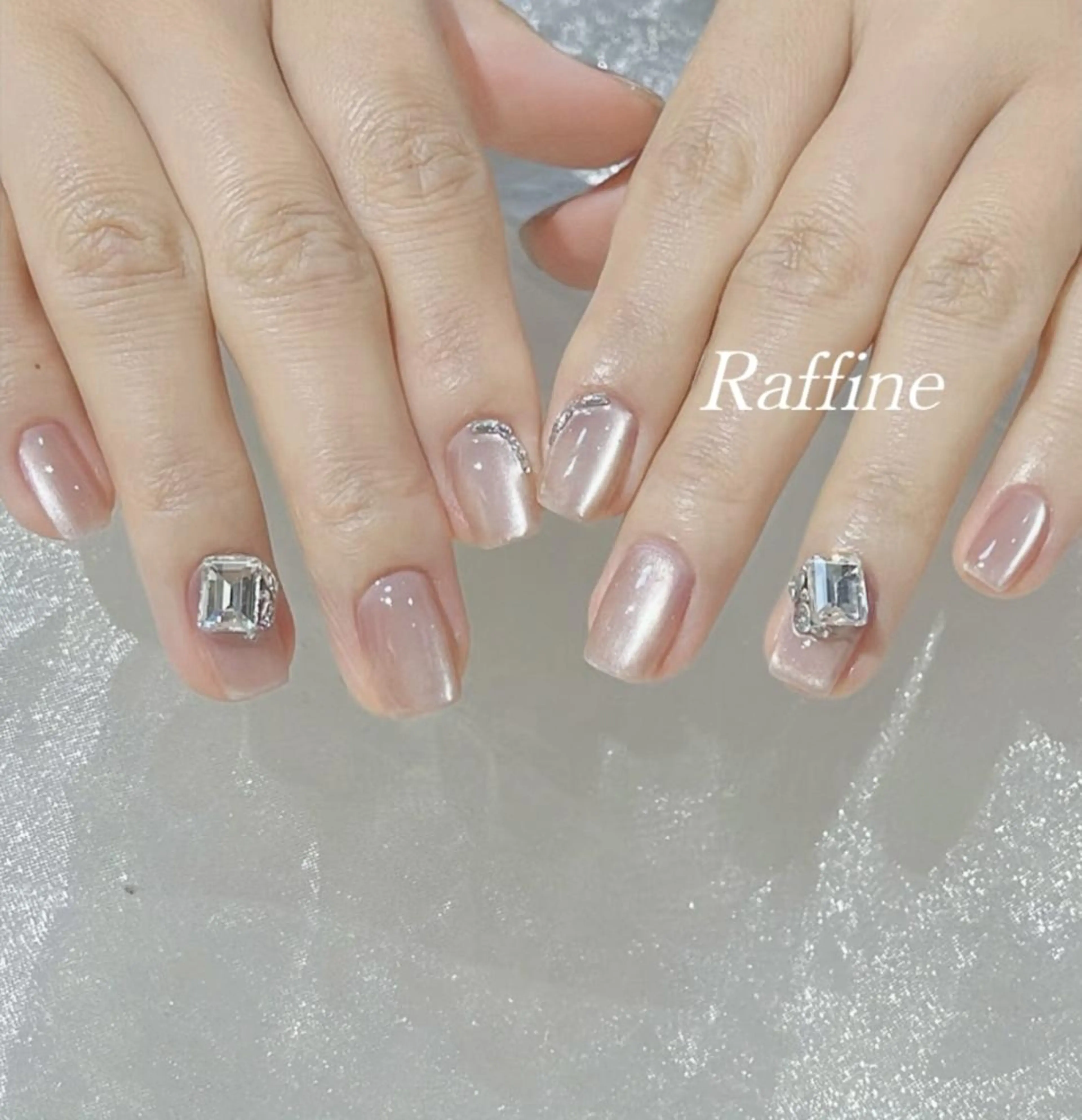 ネイル RAFFINE haru🦋🩵のネイルデザイン