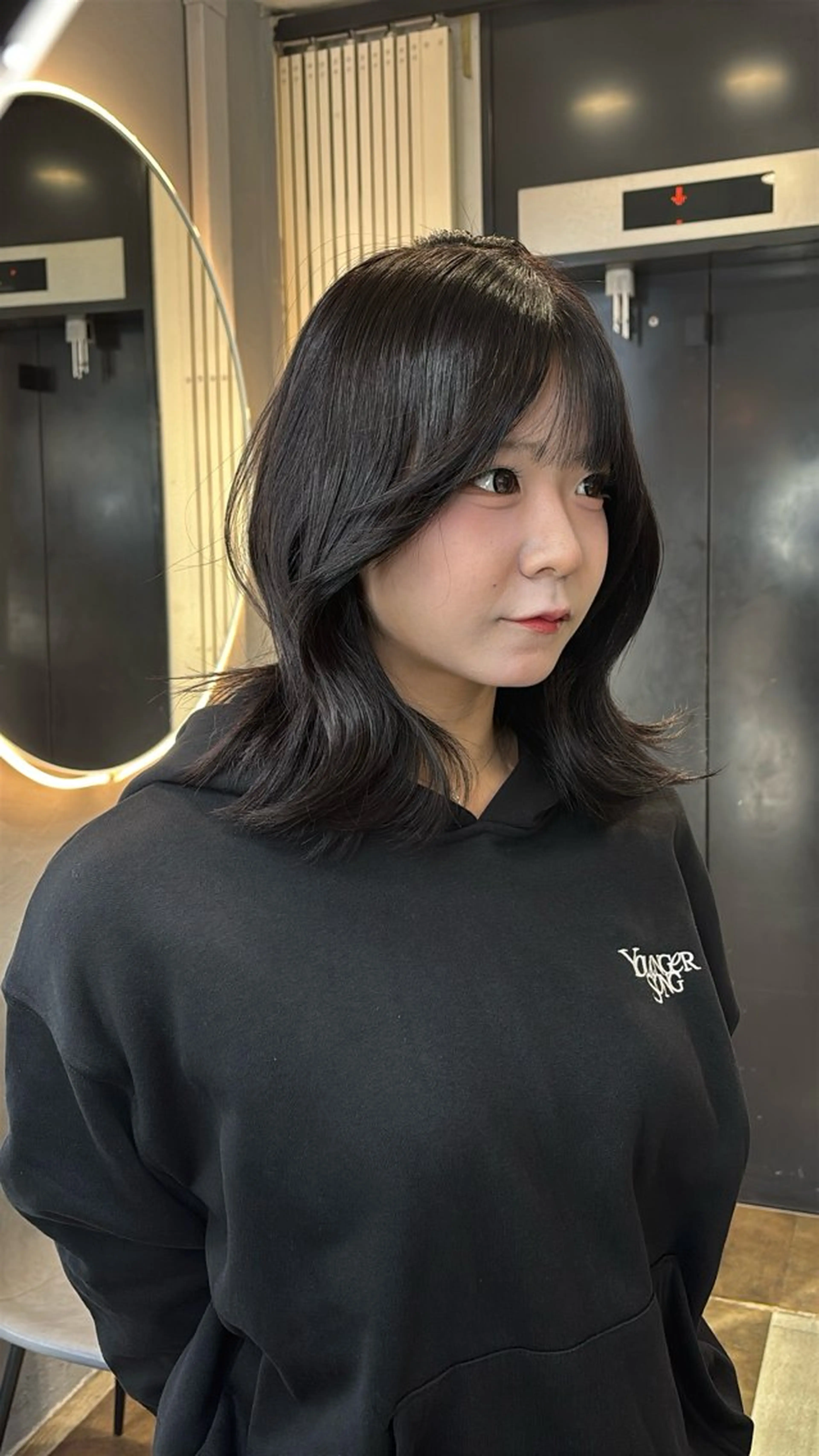 ミディアム カット ヘアカラー トリートメント 韓国ヘア/ブリーチ無 しWカラー/オリーブのヘアスタイル