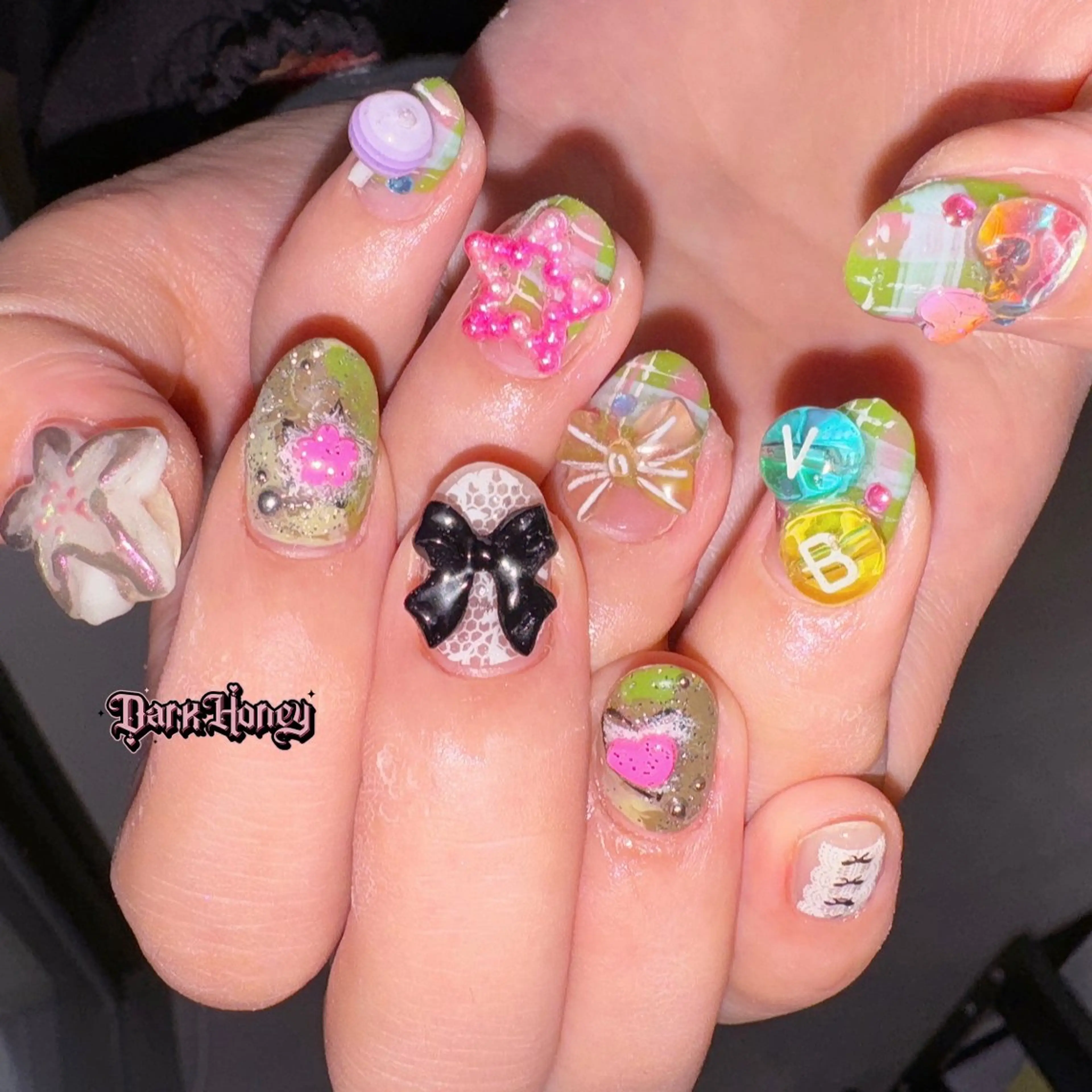 ネイル ハンドネイル Dark honey スカルプ専門原宿店のネイルデザイン