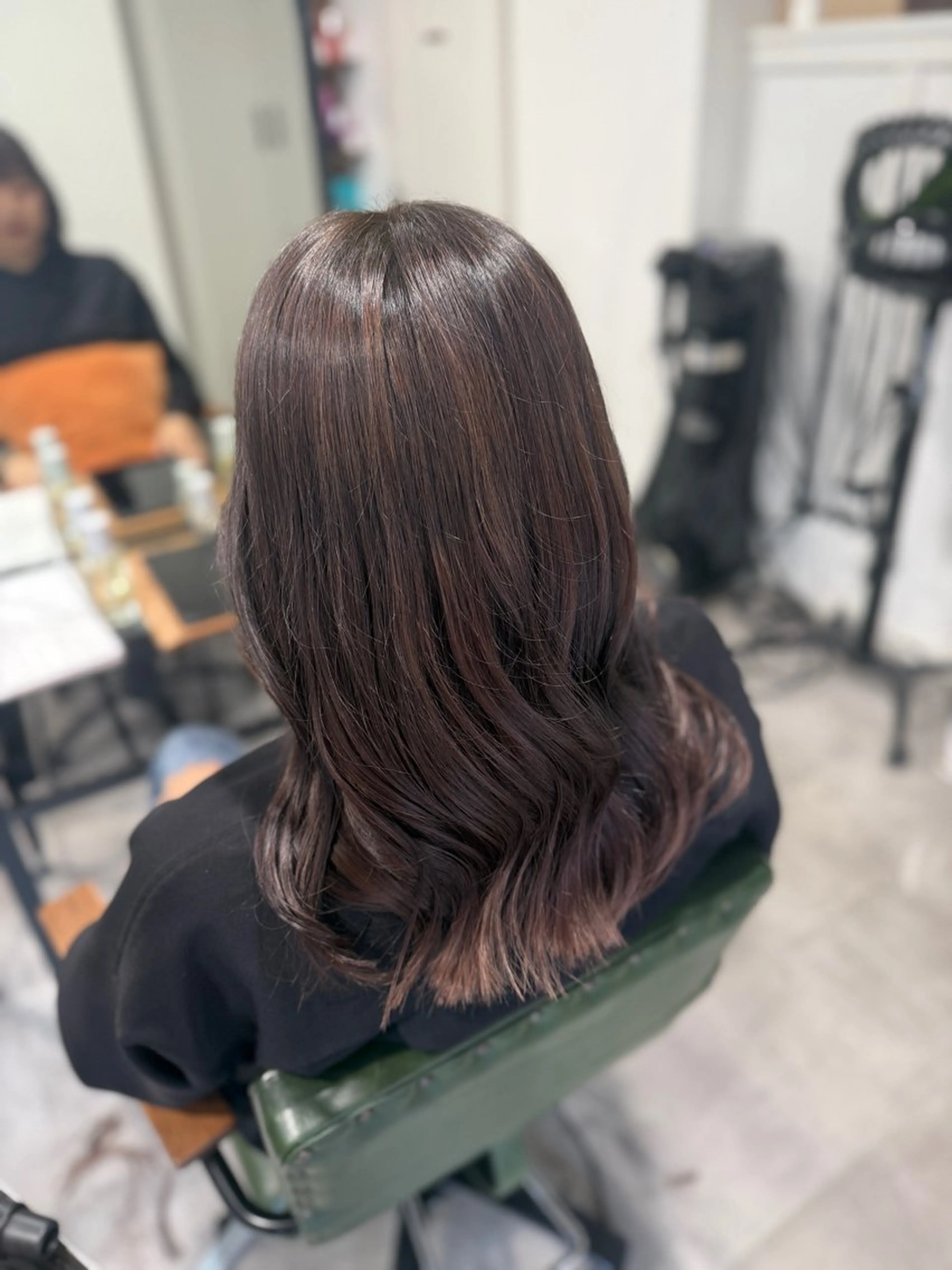 ミディアム オリーブ🫒レイヤー /平尾/りの‎🤍のヘアスタイル